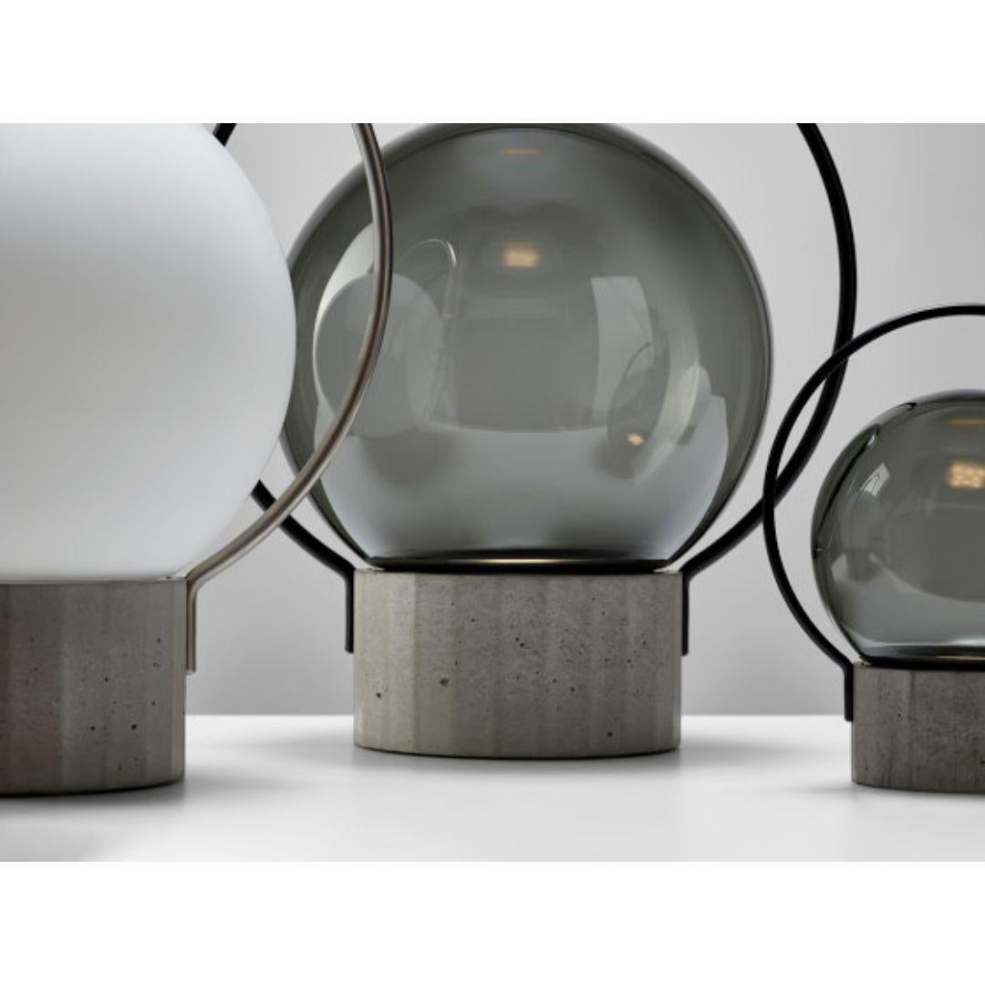 Große, aufladbare Tischlampe „Sfera“ aus mundgeblasenem Glas in Rauchgrau von Brokis im Angebot 10