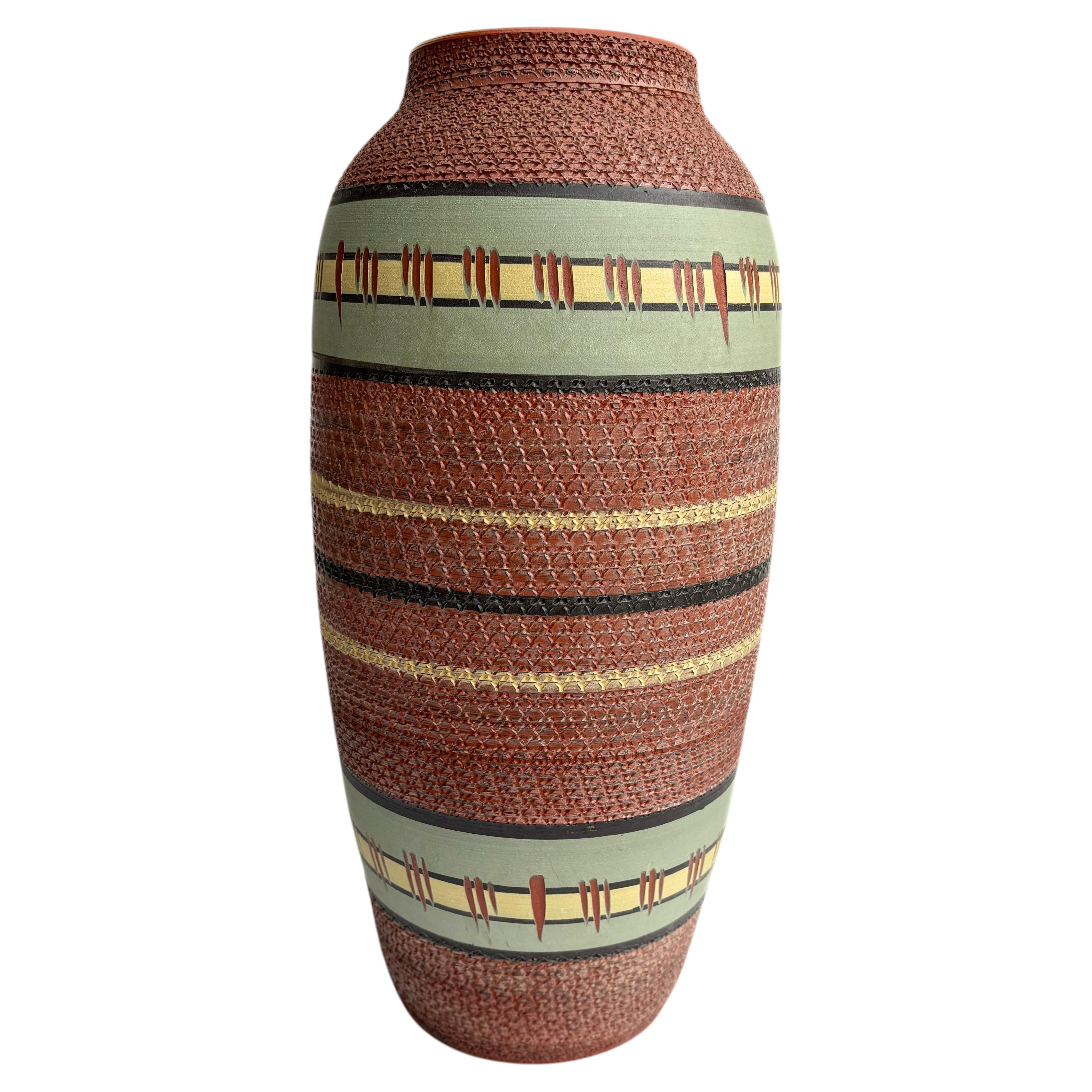 Grand vase Sgraffito par A.Krupp (AKRU) pour Klinker-Keramik, Allemagne, c. 1960 en vente
