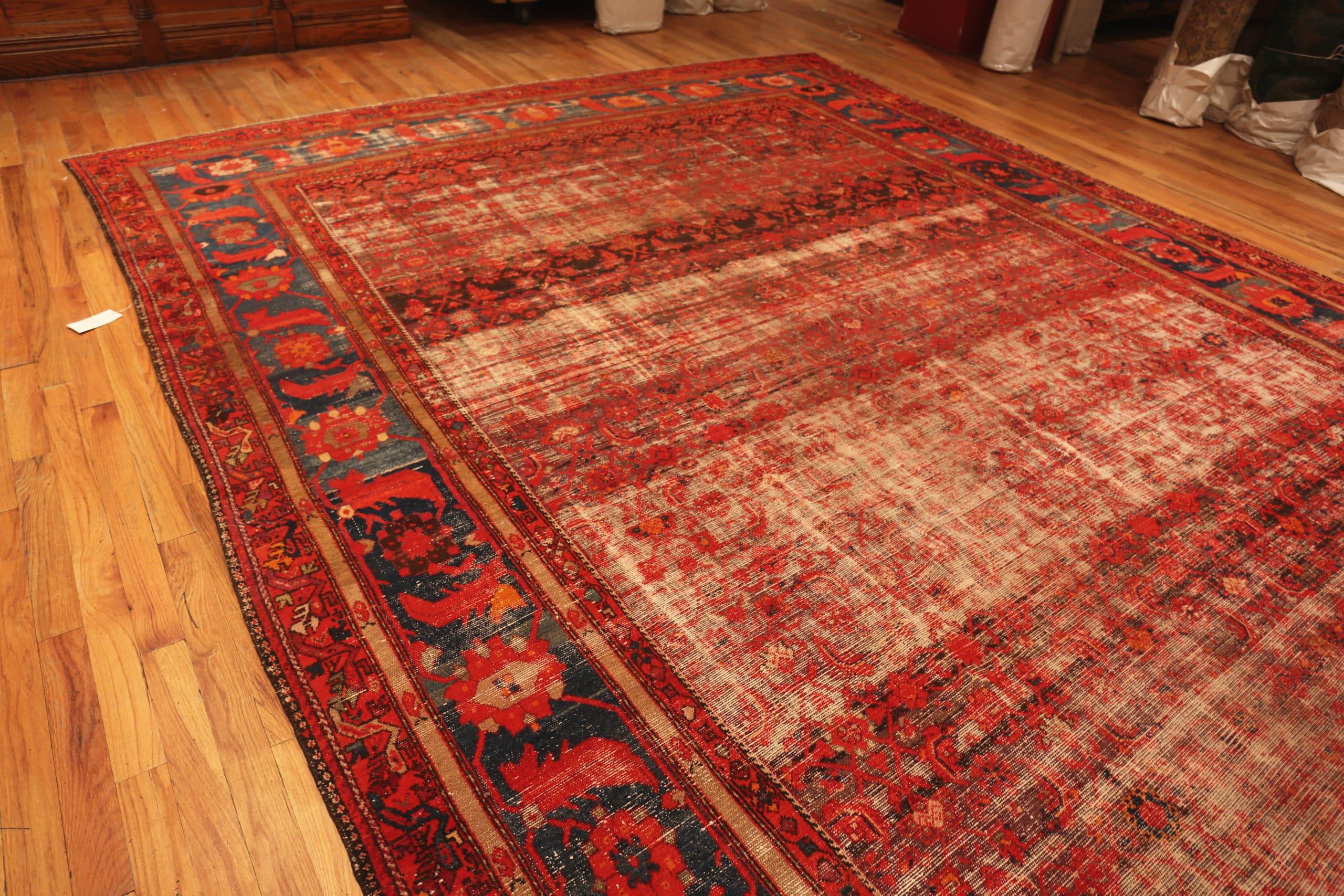 Shabby Chic Antique Persian Malayer Rug. Size: 12 ft 8 in x 19 ft 9 in  For Sale 4
