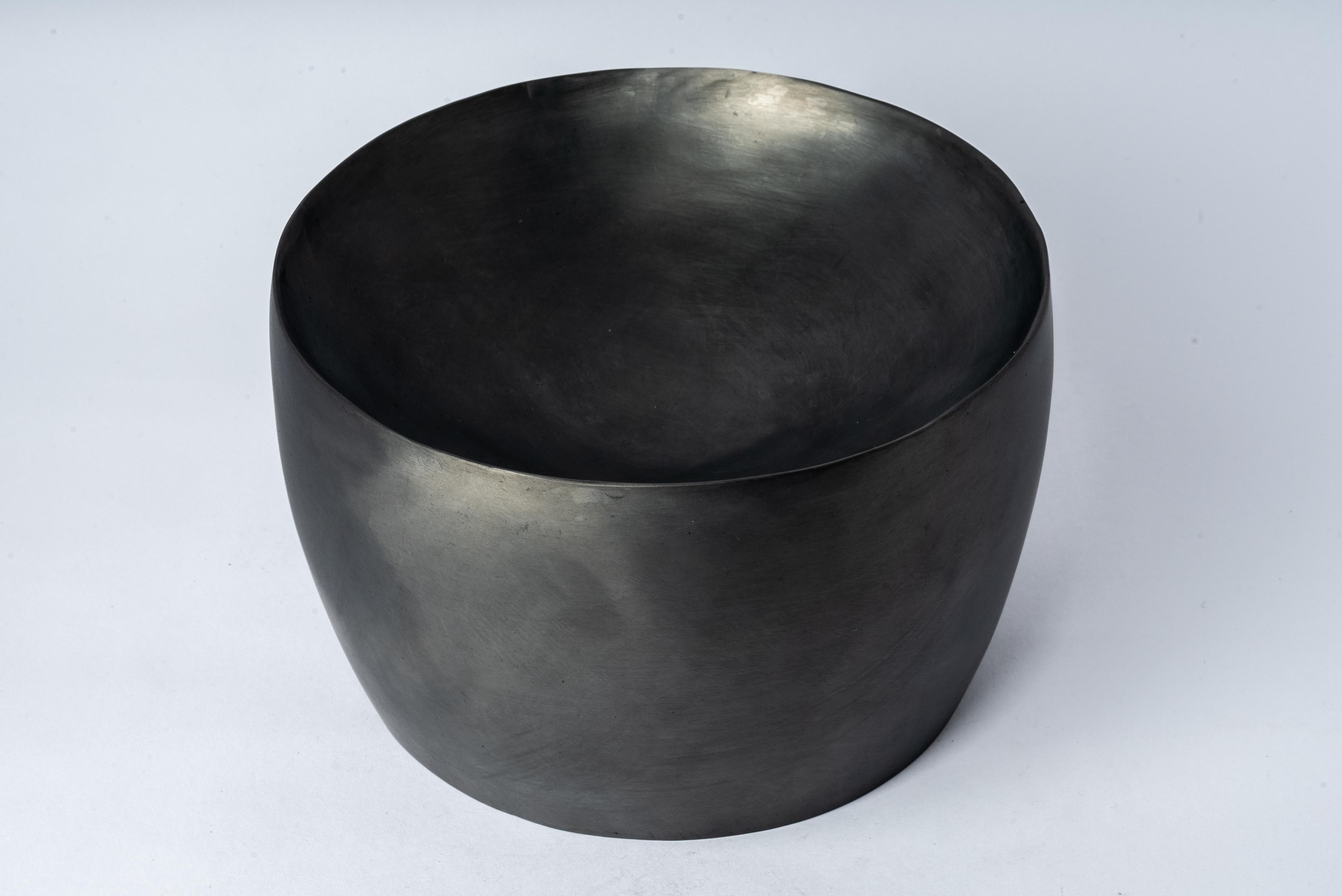 Women's or Men's Large Shallow Bowl (AI) For Sale