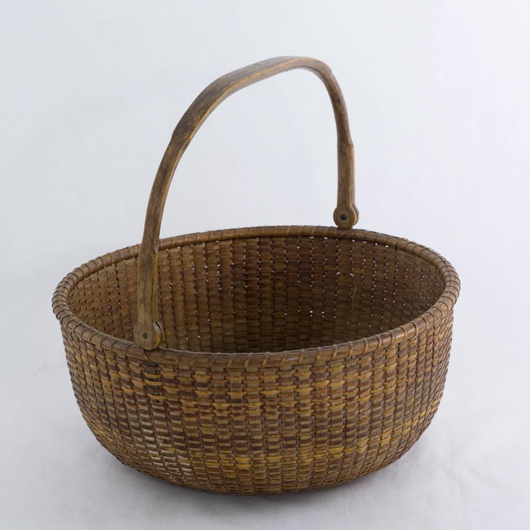 Large Shallow Round Nantucket Lightship Basket Made by Davis Hall at