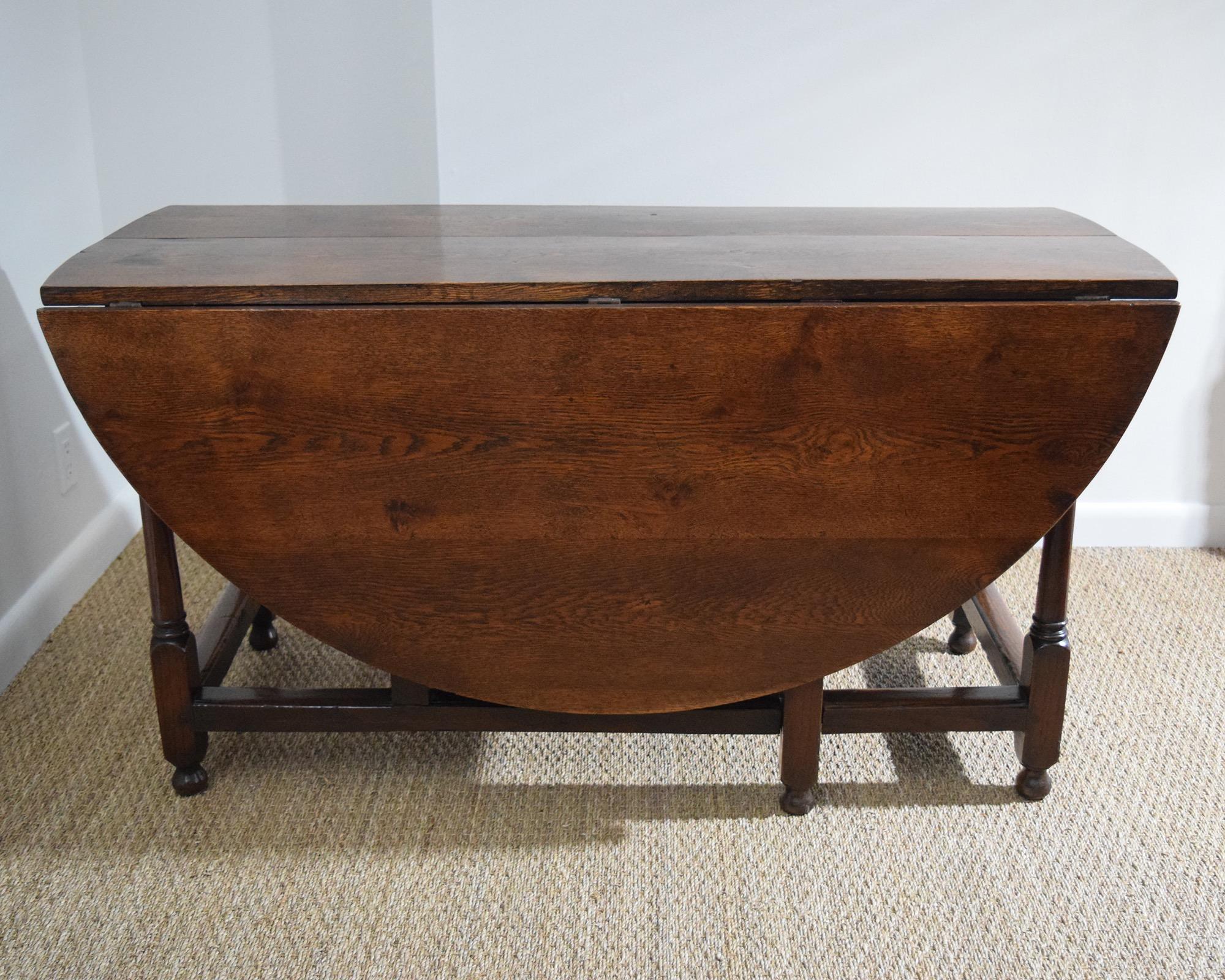 Large Shape-Shifting French Baroque Table In Good Condition For Sale In New York, NY