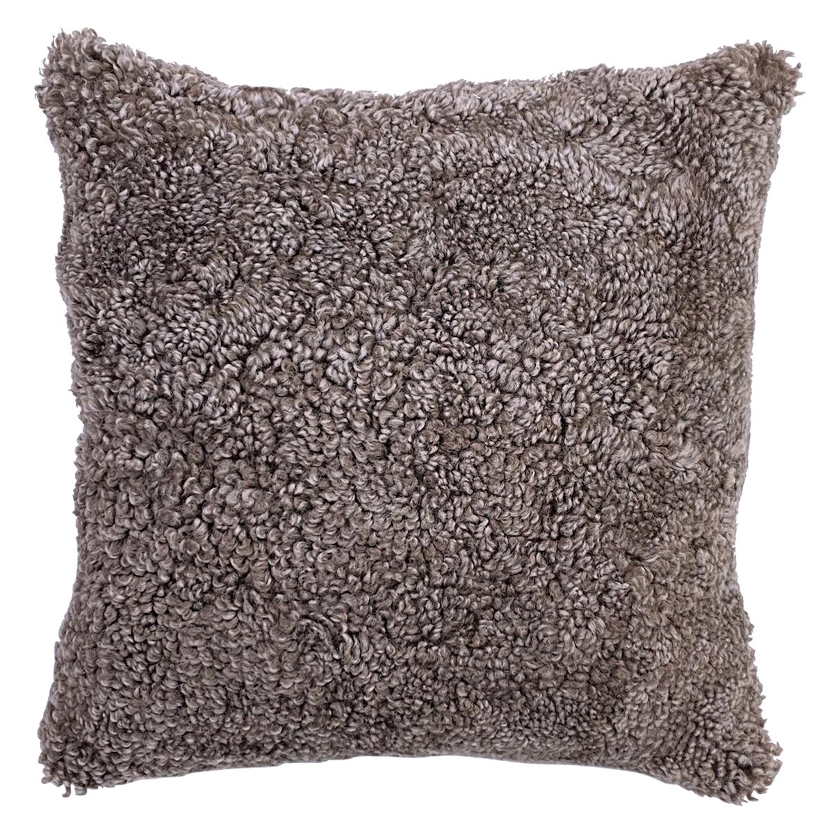 Grand coussin en peau de mouton marron et gris à embouts