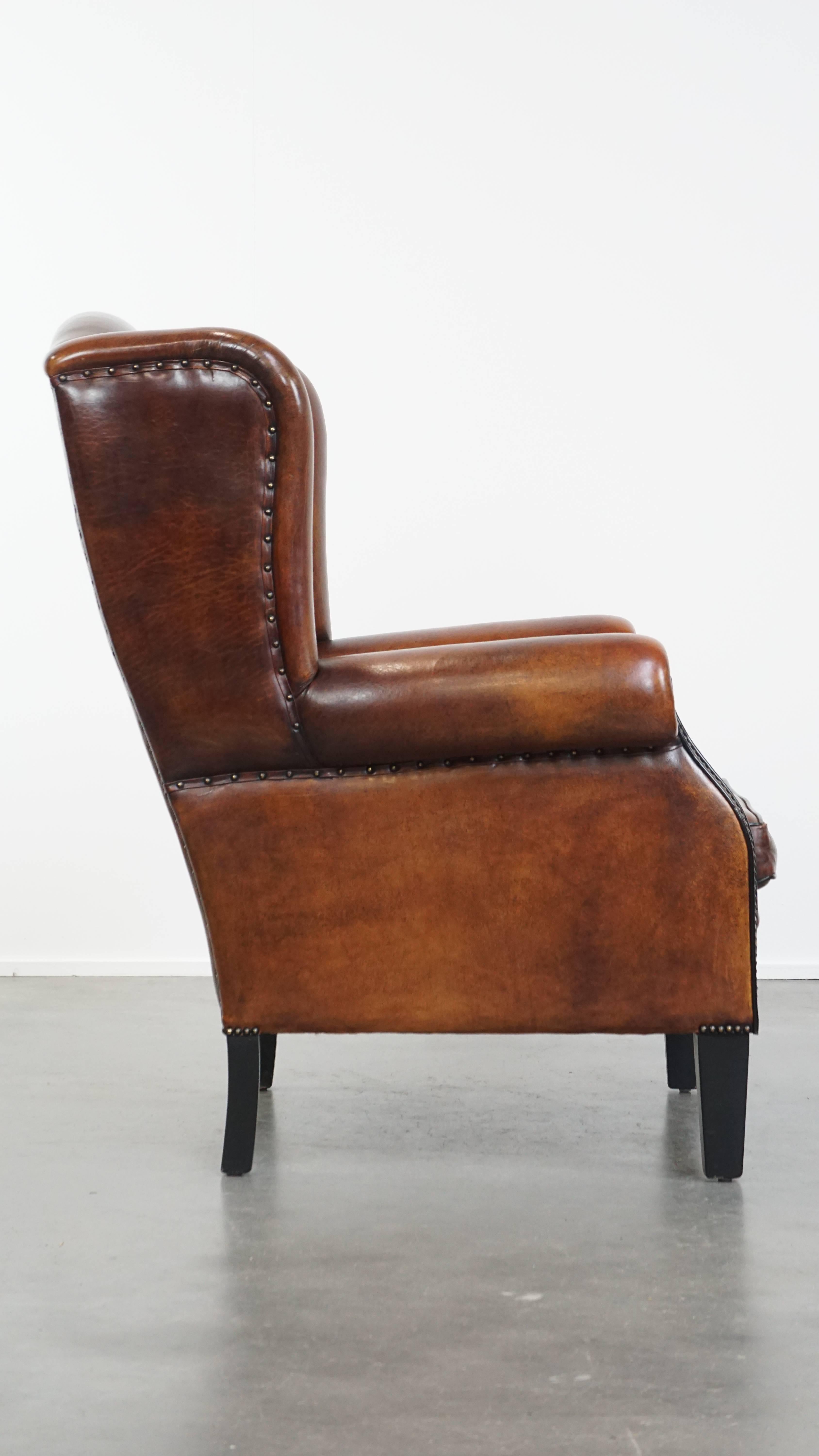 Romano classico Sedia Wingback grande in pelle di pecora con bordatura nera in vendita