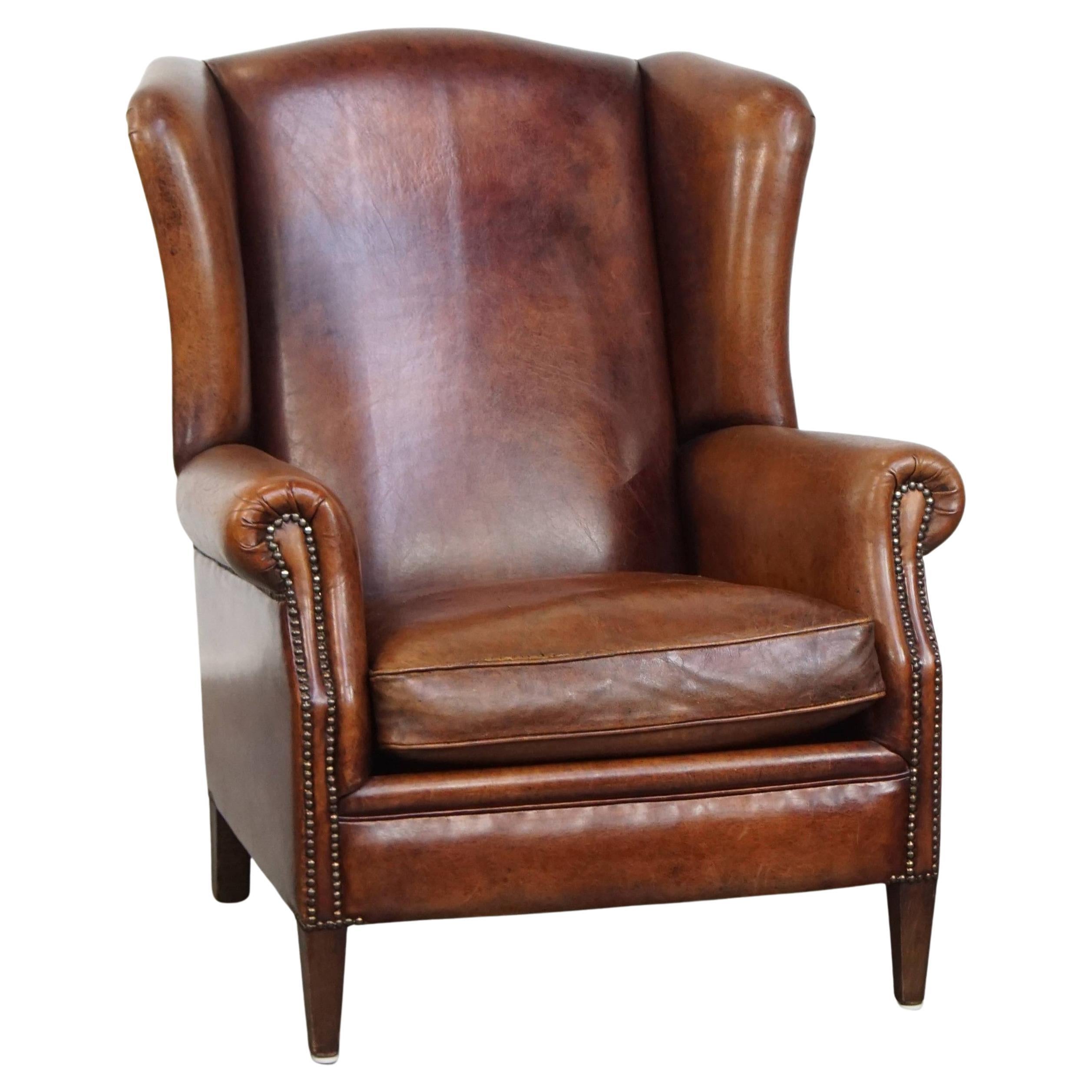 Silla grande con respaldo de piel de oveja
