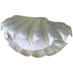 Grande lampe à coquille en résine de perle et laiton par Maison Rougier:: France:: 1970