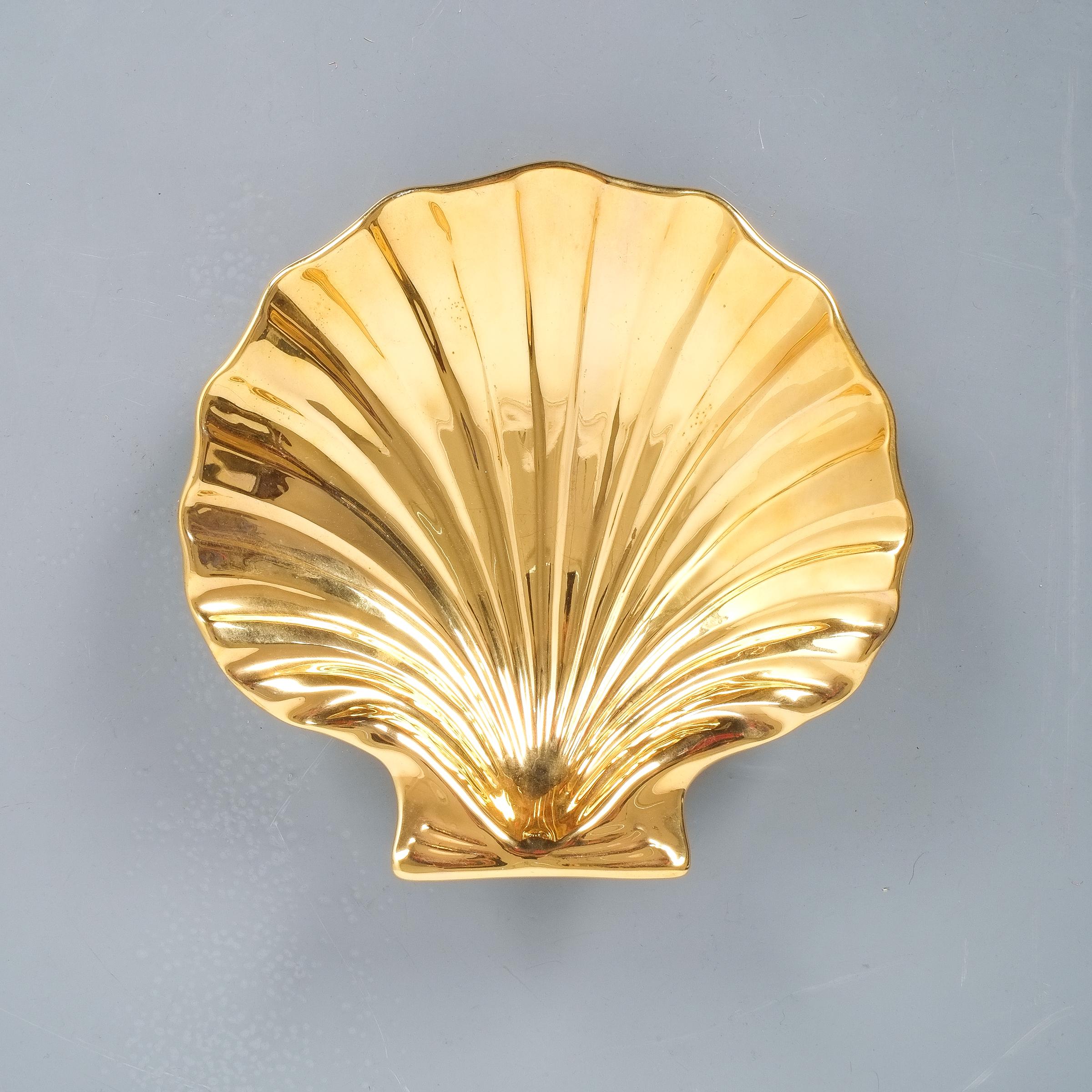 Grand bol ou assiette en céramique dorée en forme de coquillage, Italie. Idéal pour les clés et les téléphones.