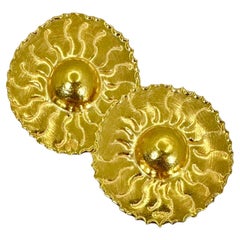 Große schimmernde 22K Gelbgold Sunburst-Motiv Ohrringe von Jean Mahie