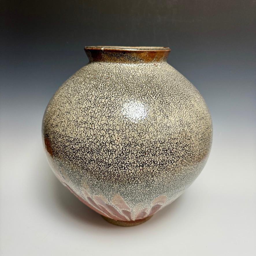 Moderne Grand pot de lune en céramique émaillée Shino de Jason Fox en vente