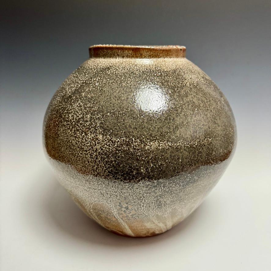 Fatto a mano Tsubo grande in ceramica smaltata Shino di Jason Fox in vendita
