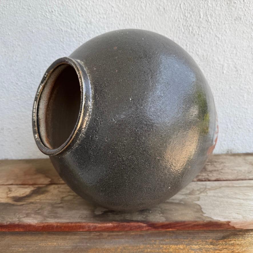 Großer Tsubo mit Shino-Glasur von Jason Fox im Angebot 2
