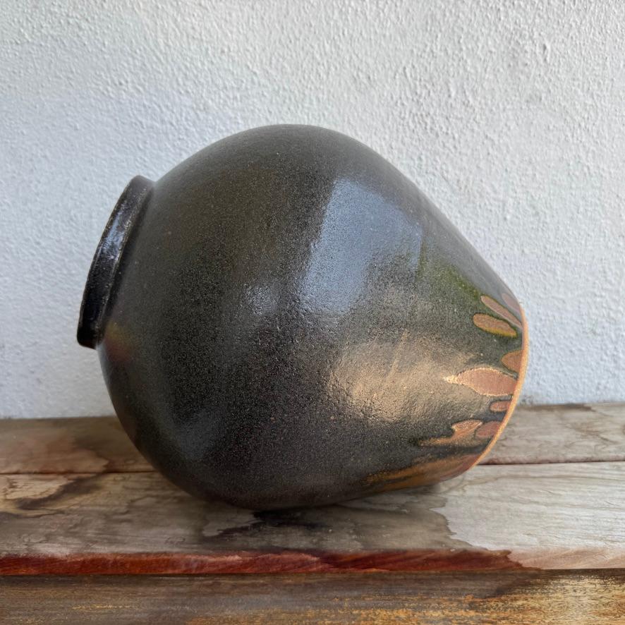 Großer Tsubo mit Shino-Glasur von Jason Fox (21. Jahrhundert und zeitgenössisch) im Angebot