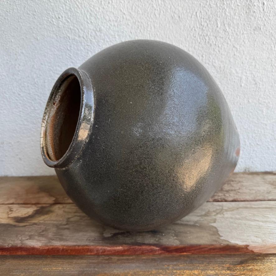 Großer Tsubo mit Shino-Glasur von Jason Fox (Keramik) im Angebot