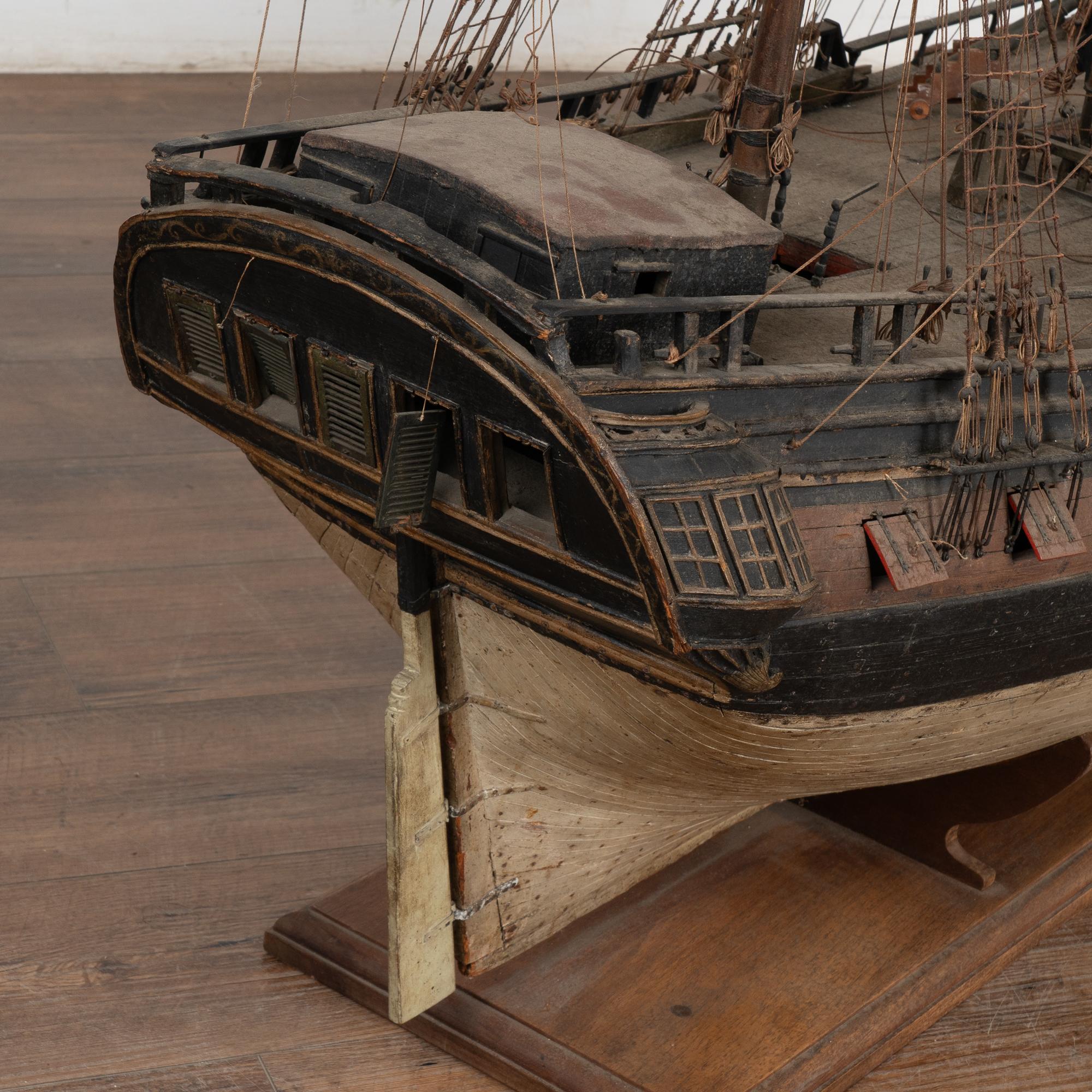 Grande modello di nave La Sirene con cannoni e testa d'albero di una sirena, Francia, circa 1880 in vendita 10