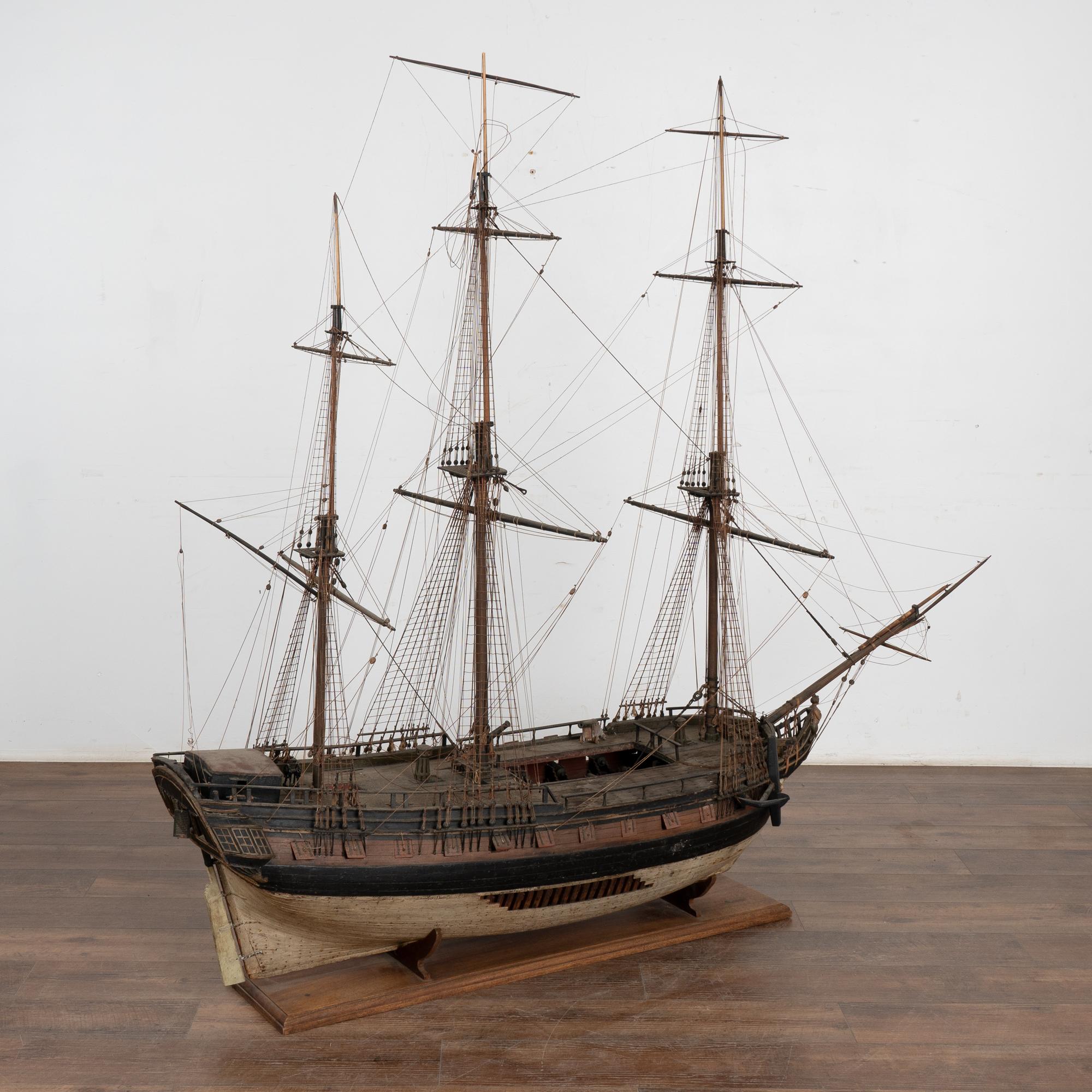 Grande modello di nave La Sirene con cannoni e testa d'albero di una sirena, Francia, circa 1880 in vendita 12