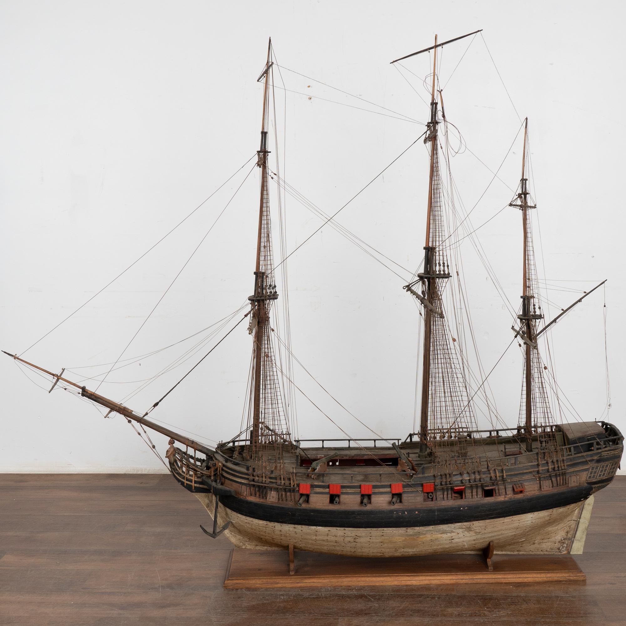 Francese Grande modello di nave La Sirene con cannoni e testa d'albero di una sirena, Francia, circa 1880 in vendita