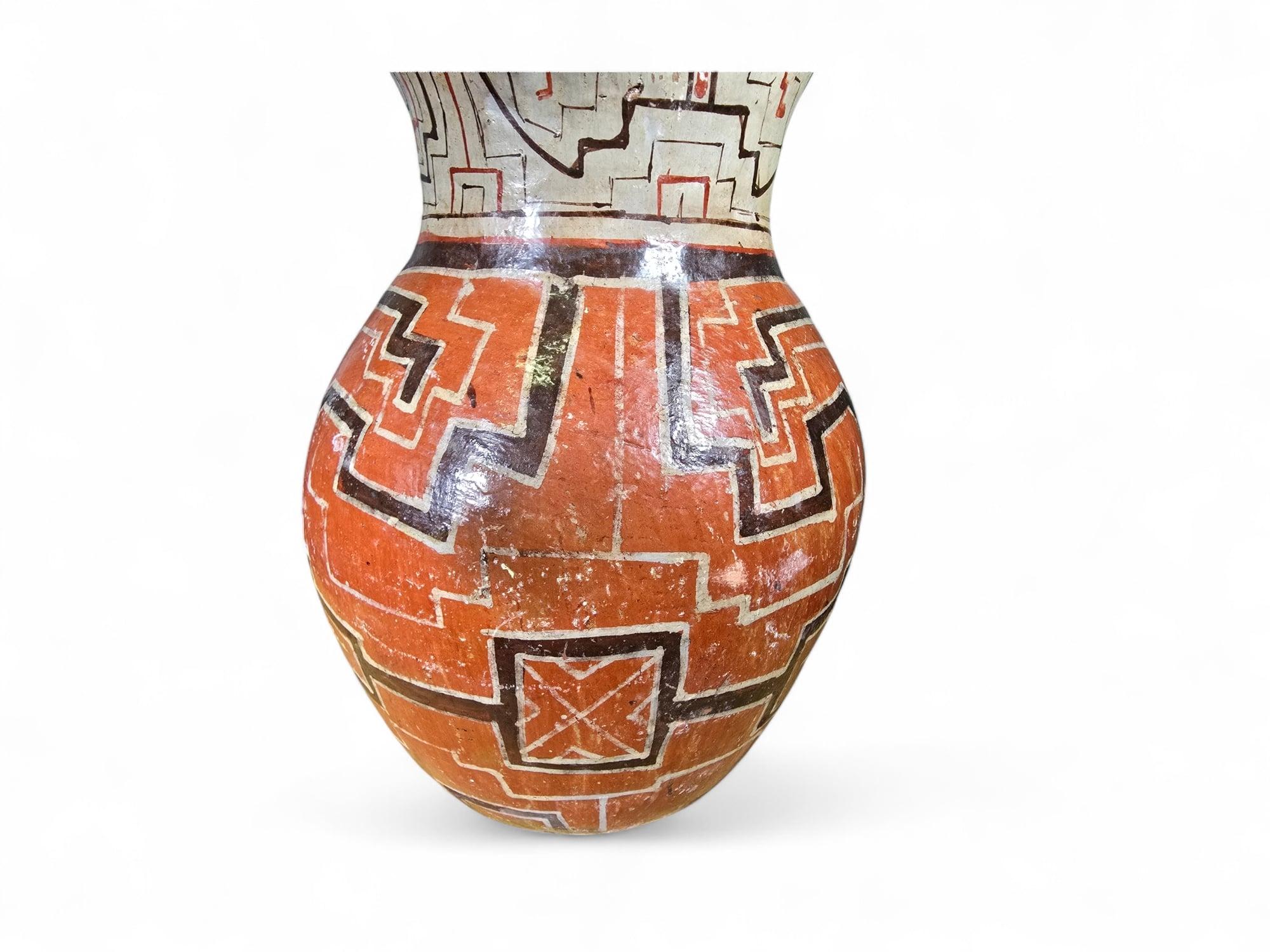 Grande vaso Shipibo in argilla peruviana - Inizio del XX secolo in vendita 2