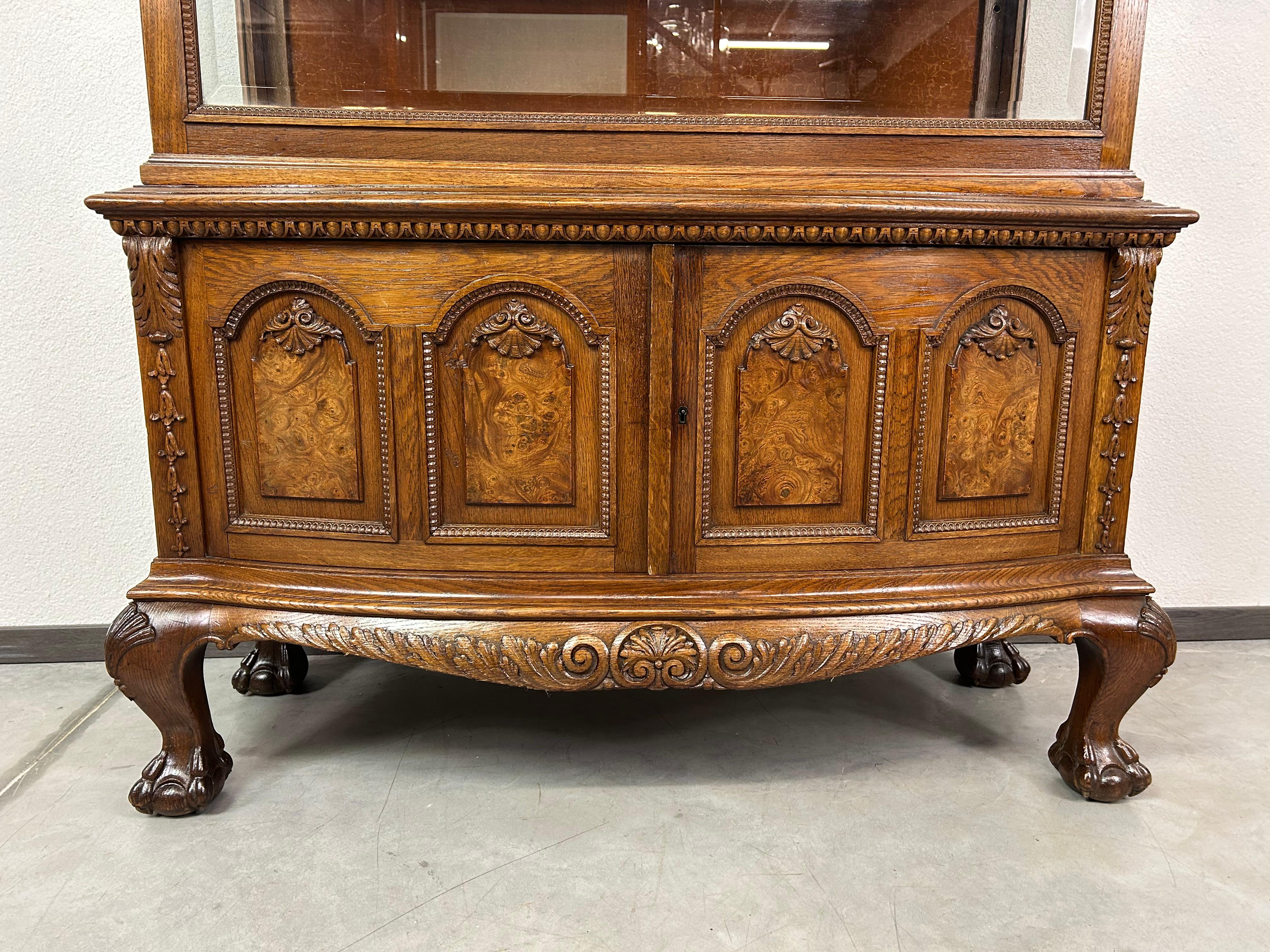 Large showcase by Lingel in excellent original condition. One door lock is missing.

The first Hungarian wooden furniture factory was founded in 1864 by Karóly Lingel under the name Lingel Karóly and Sons. Initially they produced wooden goods,