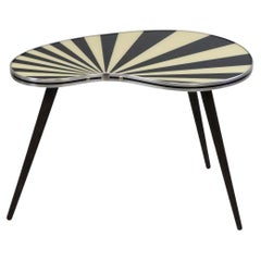 Mesa auxiliar grande, forma de riñón, blanco-negro, plata, 3 patas elegantes, estilo años 50