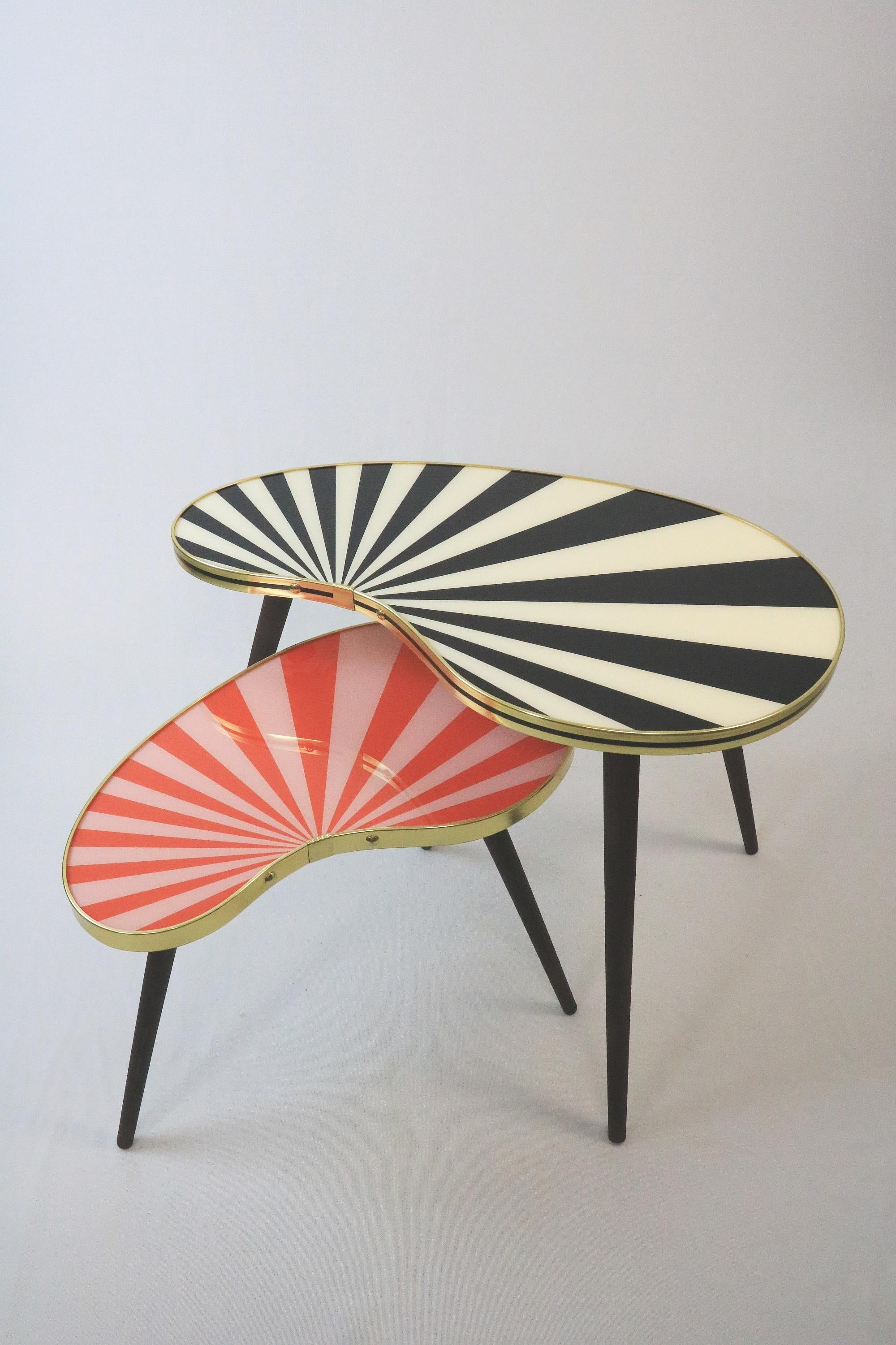 Large Side Table, Kidney Shaped, Black-White Stripes, 3 Elegant Legs, 50s Style For Sale 4