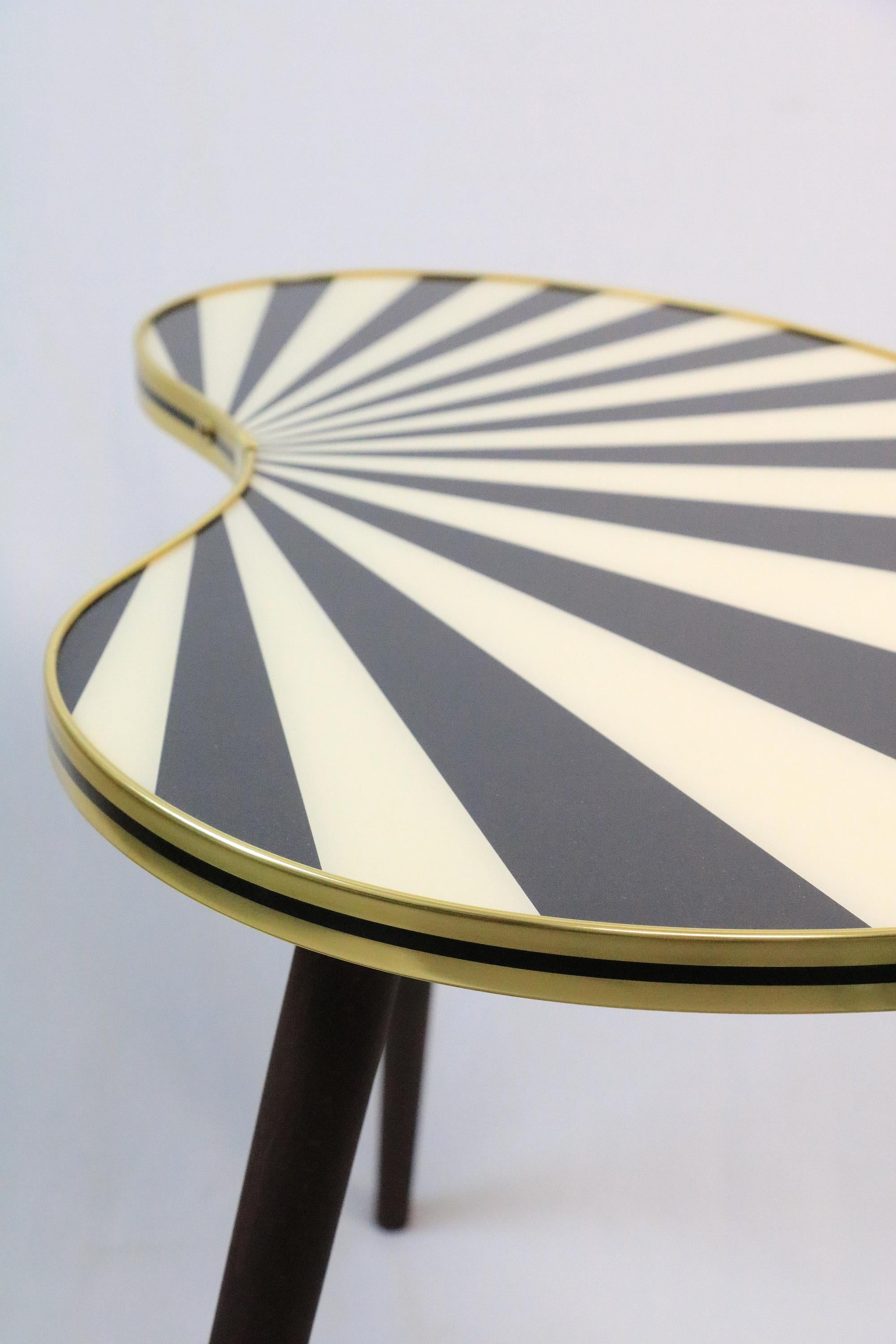 Large Side Table, Kidney Shaped, Black-White Stripes, 3 Elegant Legs, 50s Style In New Condition For Sale In Berlin, BE