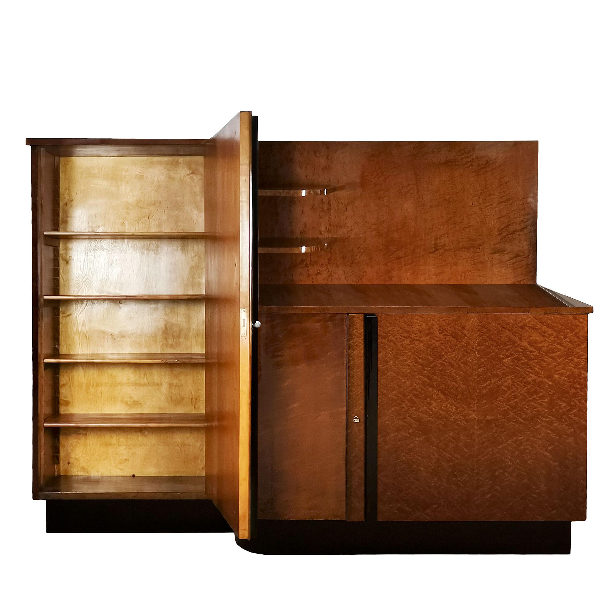 Polished Large Art Deco Sideboard Cabinet in Speckled Mahogany - Italy 1930 For Sale
