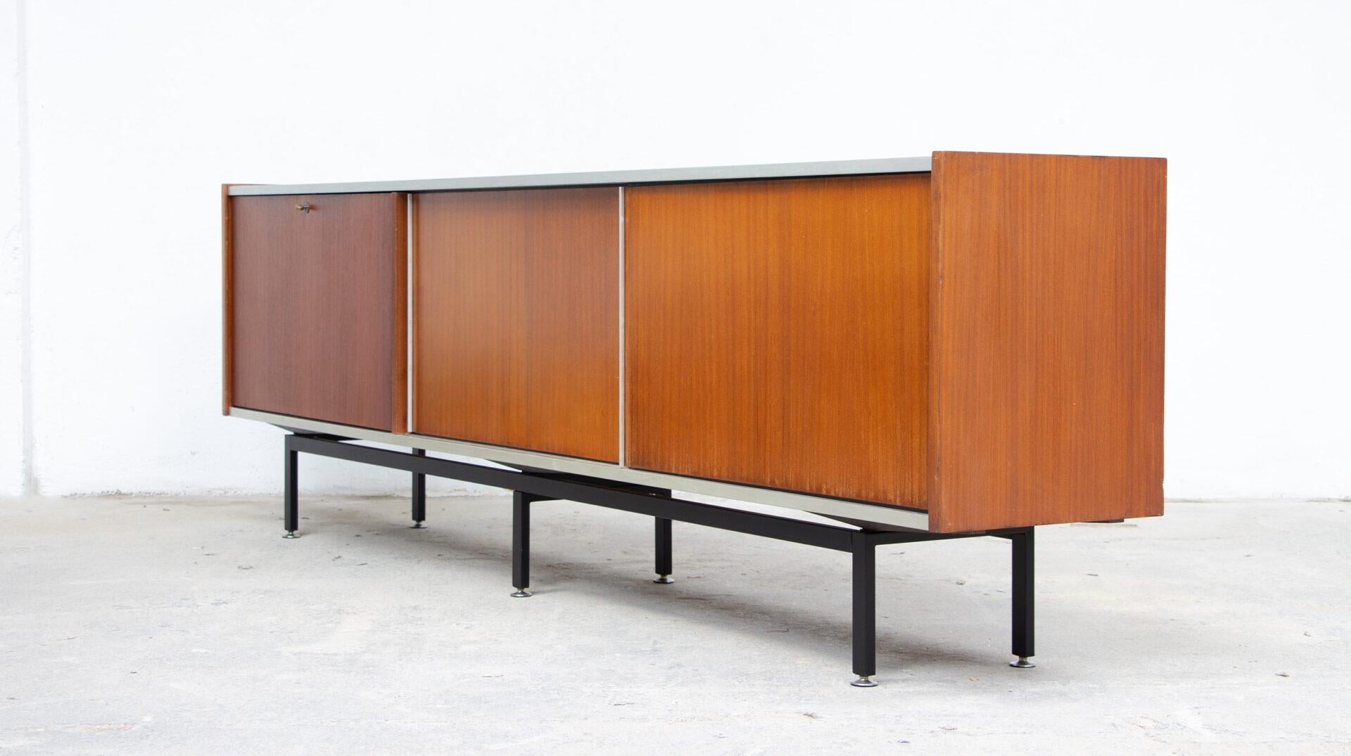 Großes Sideboard Georges Frydman für EFA (Mahagoni) im Angebot