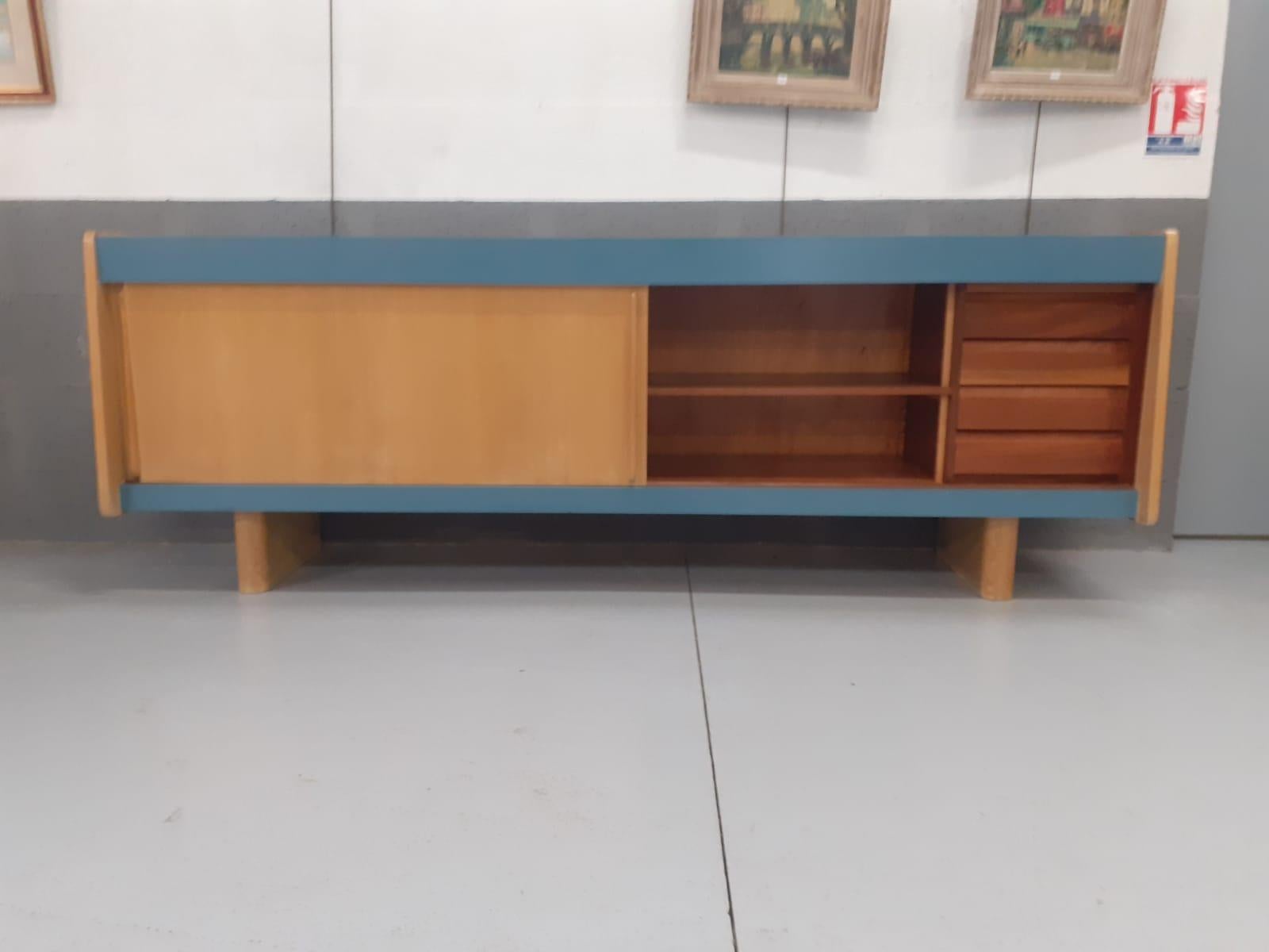 Large Sideboard in Ash and Formica circa 1950 For Sale 5