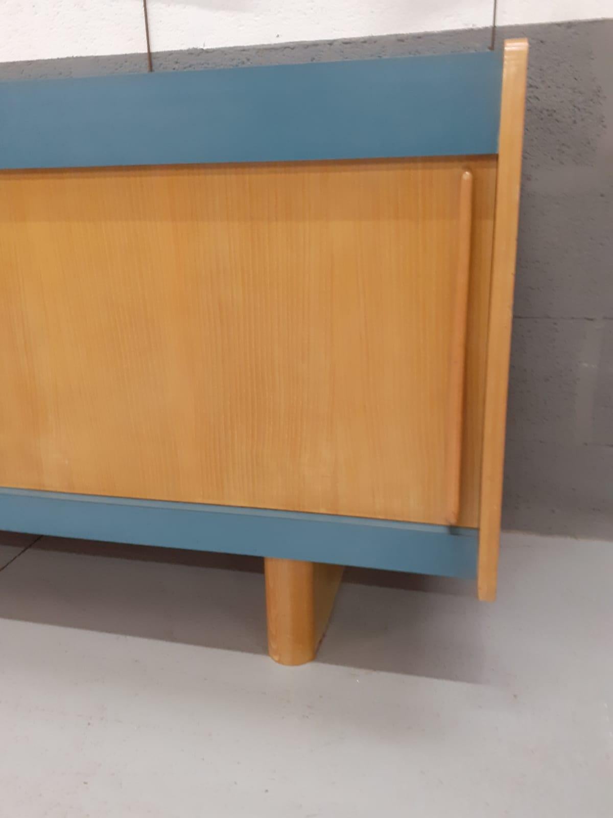 Grand buffet en frêne et formica circa 1950 en vente 4