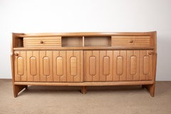Grand buffet en chêne et céramique Danikowski, par Guillerme et Chambron, 1960.