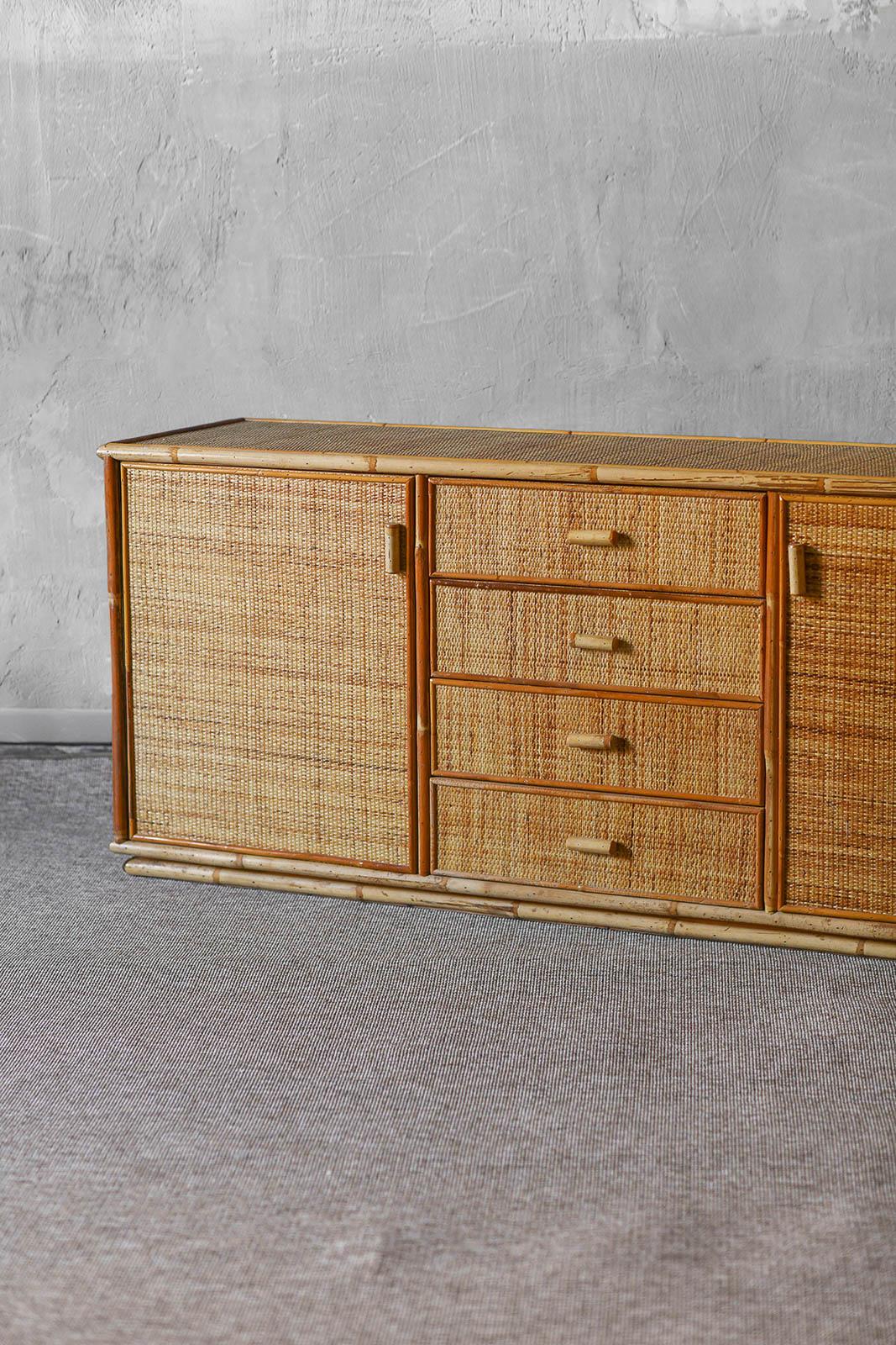 Large sideboard in rush and wicker, 1980 In Good Condition For Sale In Roma, RM
