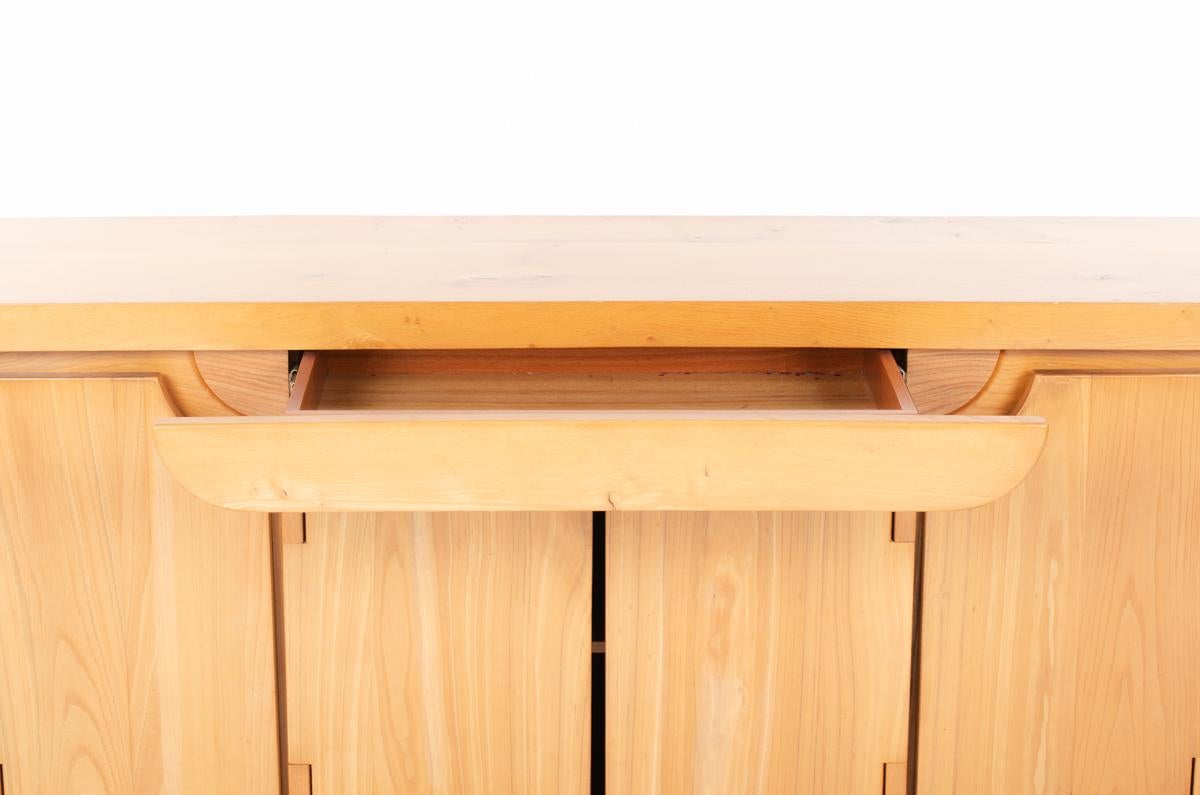Olmo Grande credenza in olmo massiccio di Luigi Gorgoni edita da Roche Bobois 1980 in vendita