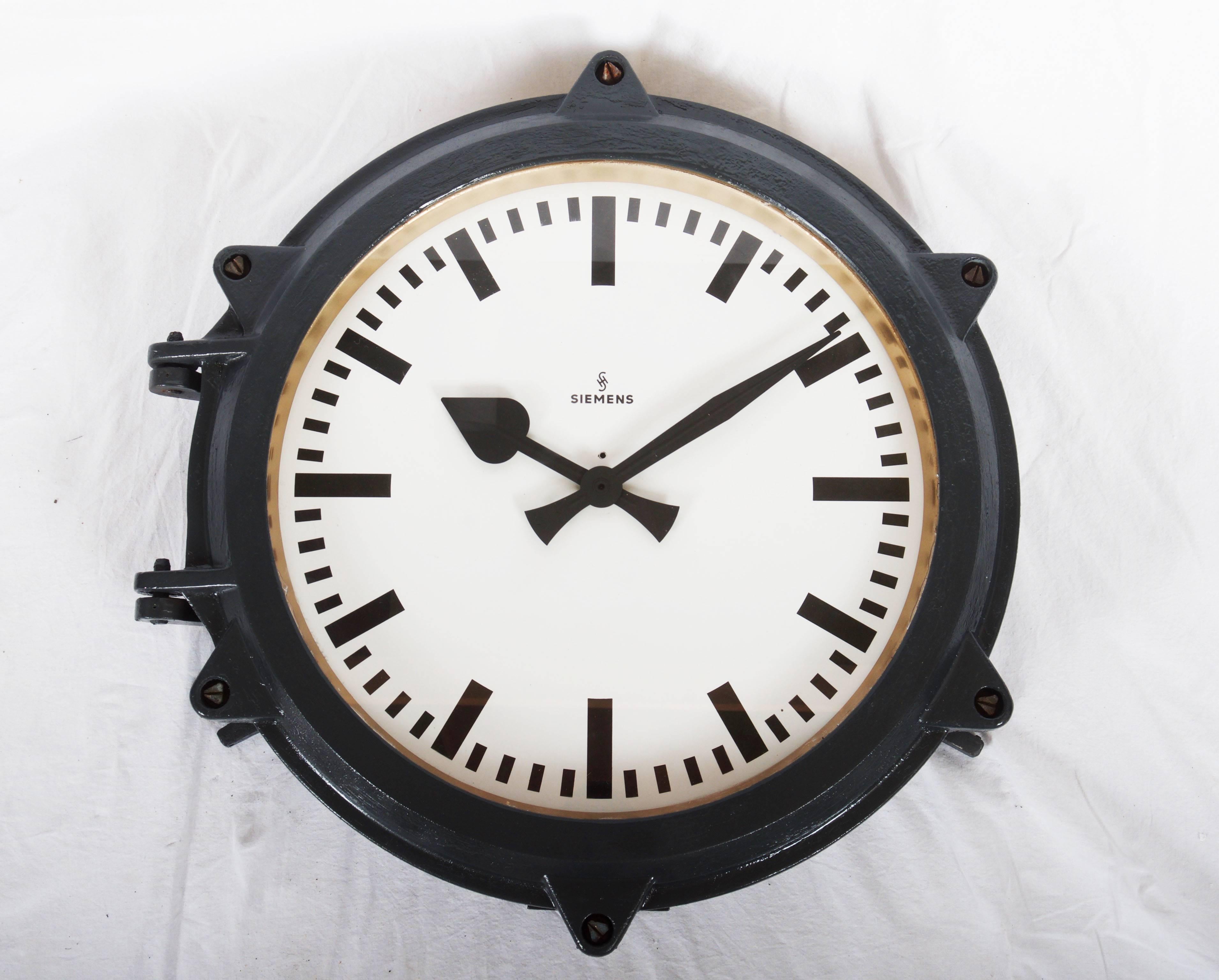 Large Siemens Outdoor Industrial, Factory, Ship Wall Clock In Excellent Condition In Vienna, AT