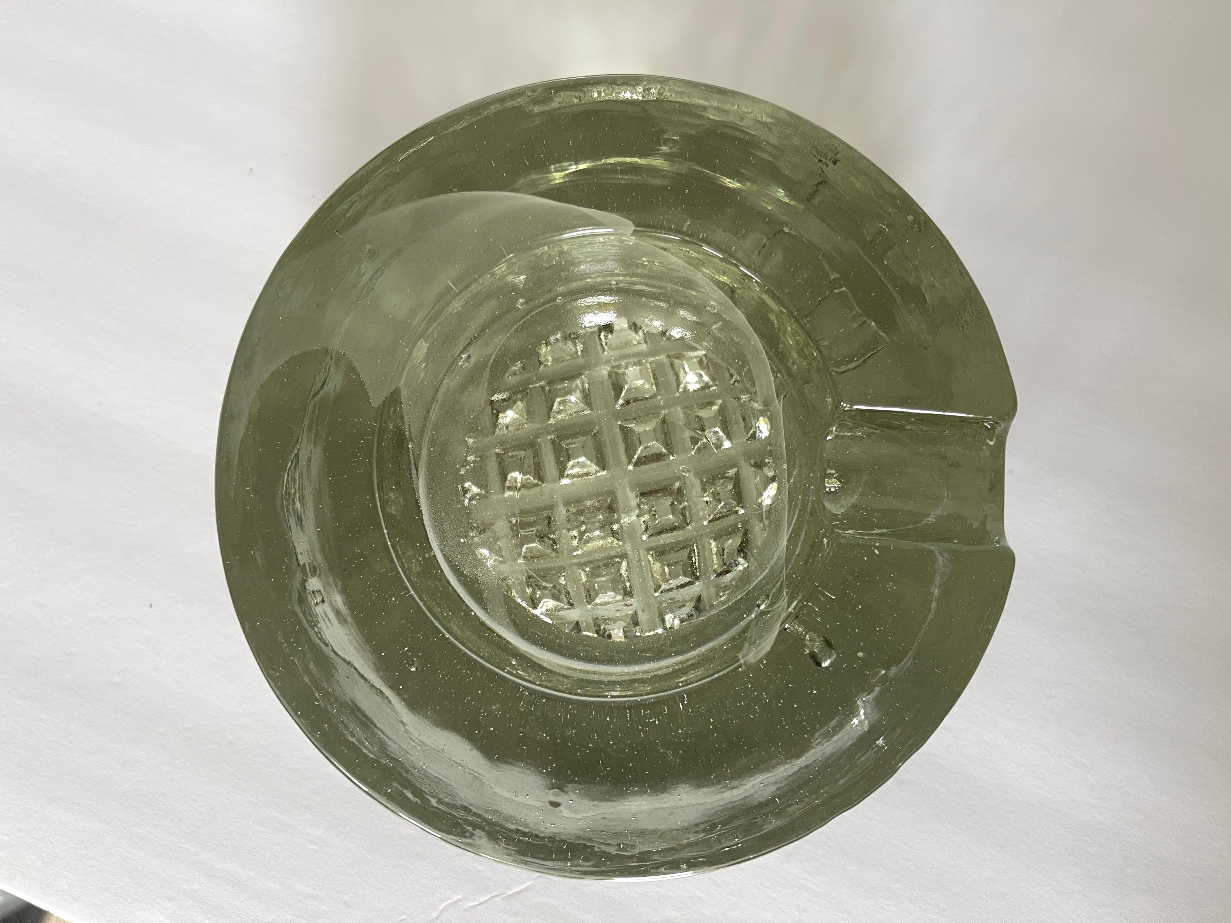 Großer signierter 1960er deutscher skulpturaler Glasaschenbecher (Deutsch) im Angebot