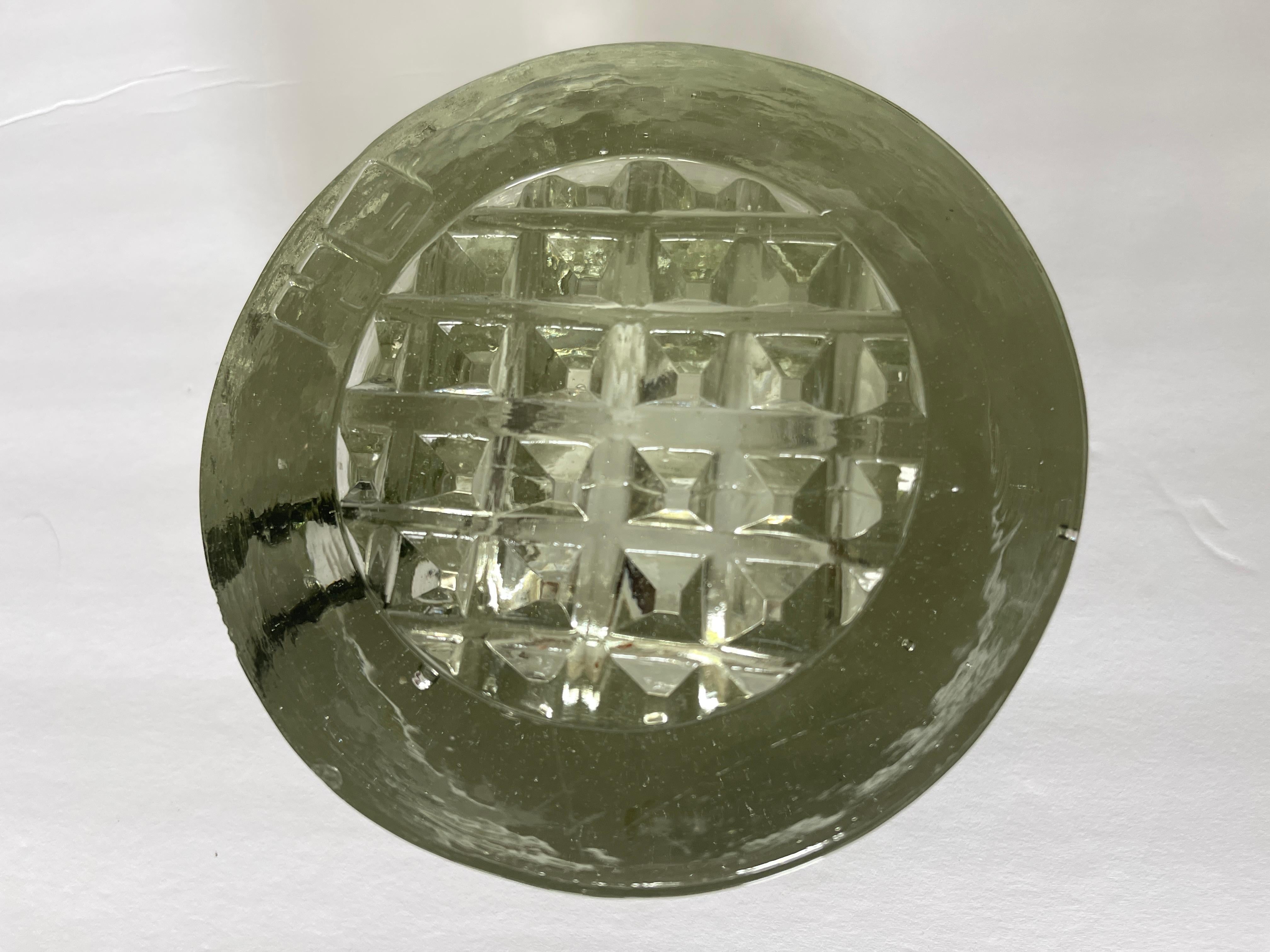 Großer signierter 1960er deutscher skulpturaler Glasaschenbecher (Geformt) im Angebot