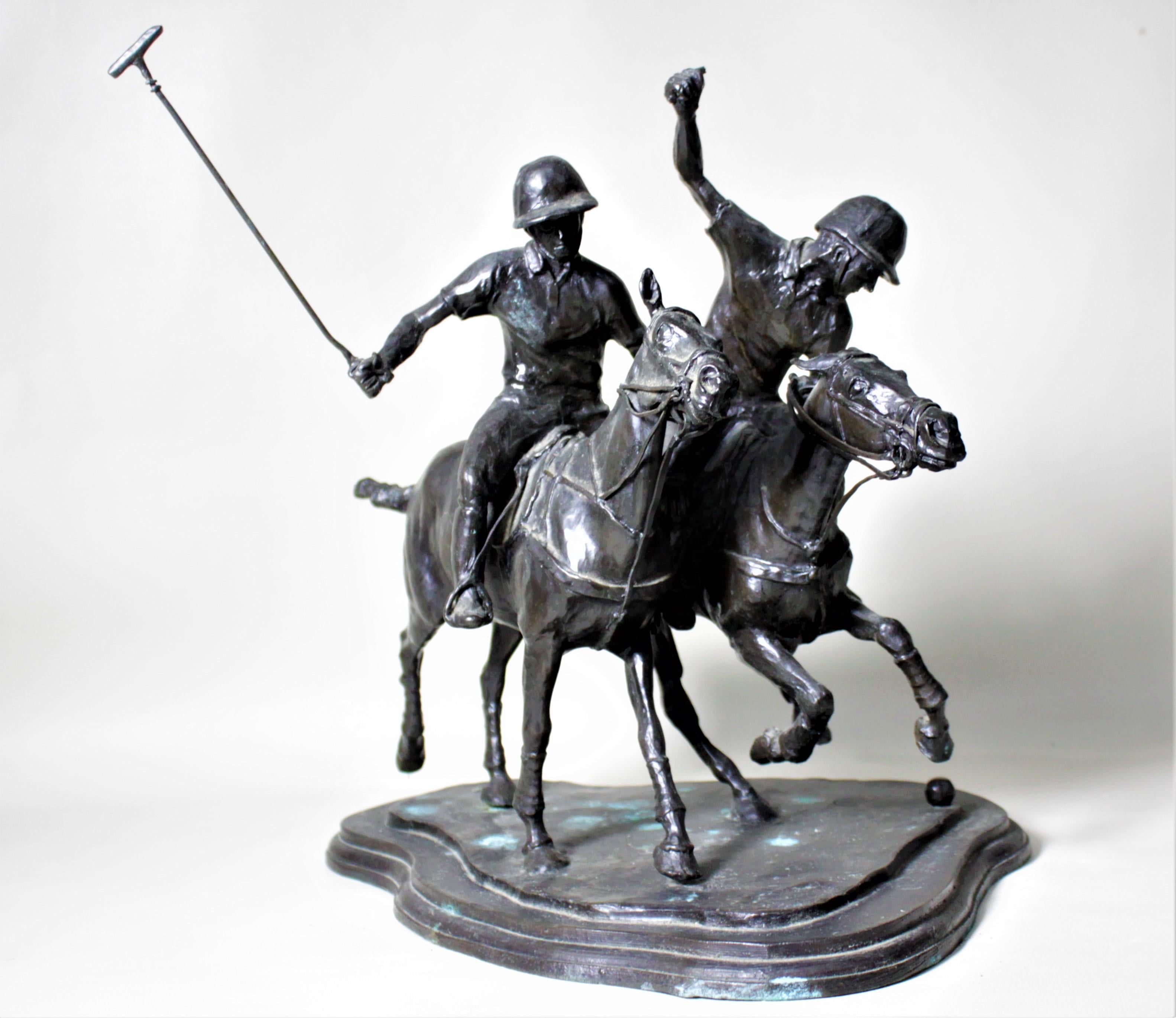 Gran escultura de bronce antigua firmada de jugadores de polo titulada 