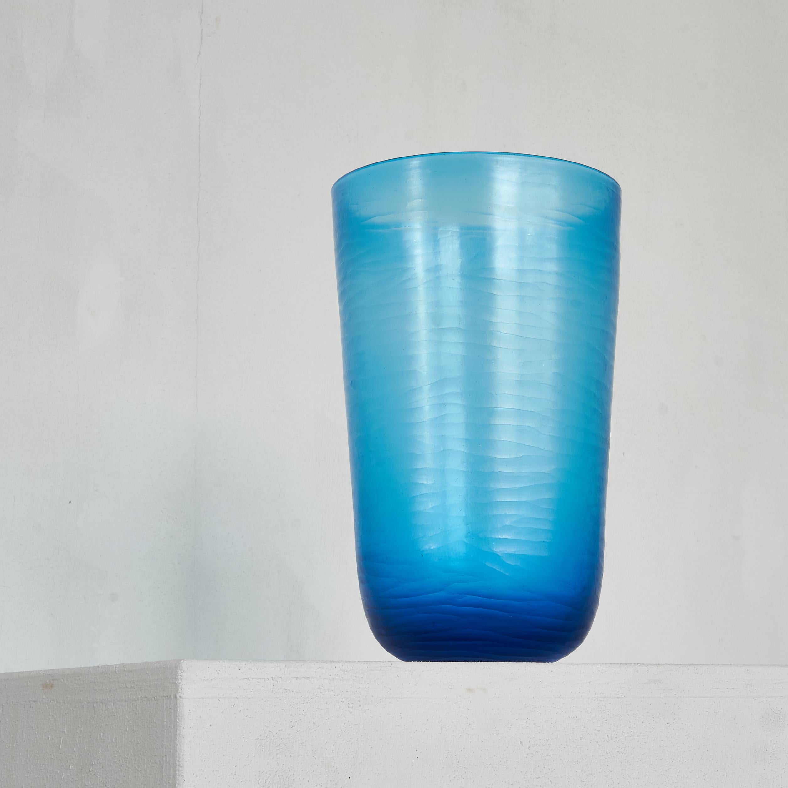 Fantastic and large mid-century vase by renowned Murano and London glass house Salviati. As one of the oldest Murano glass houses in Venice Salviati has proved to be one of the most prestigious makes of glass art. Salviati glass works and mosaics