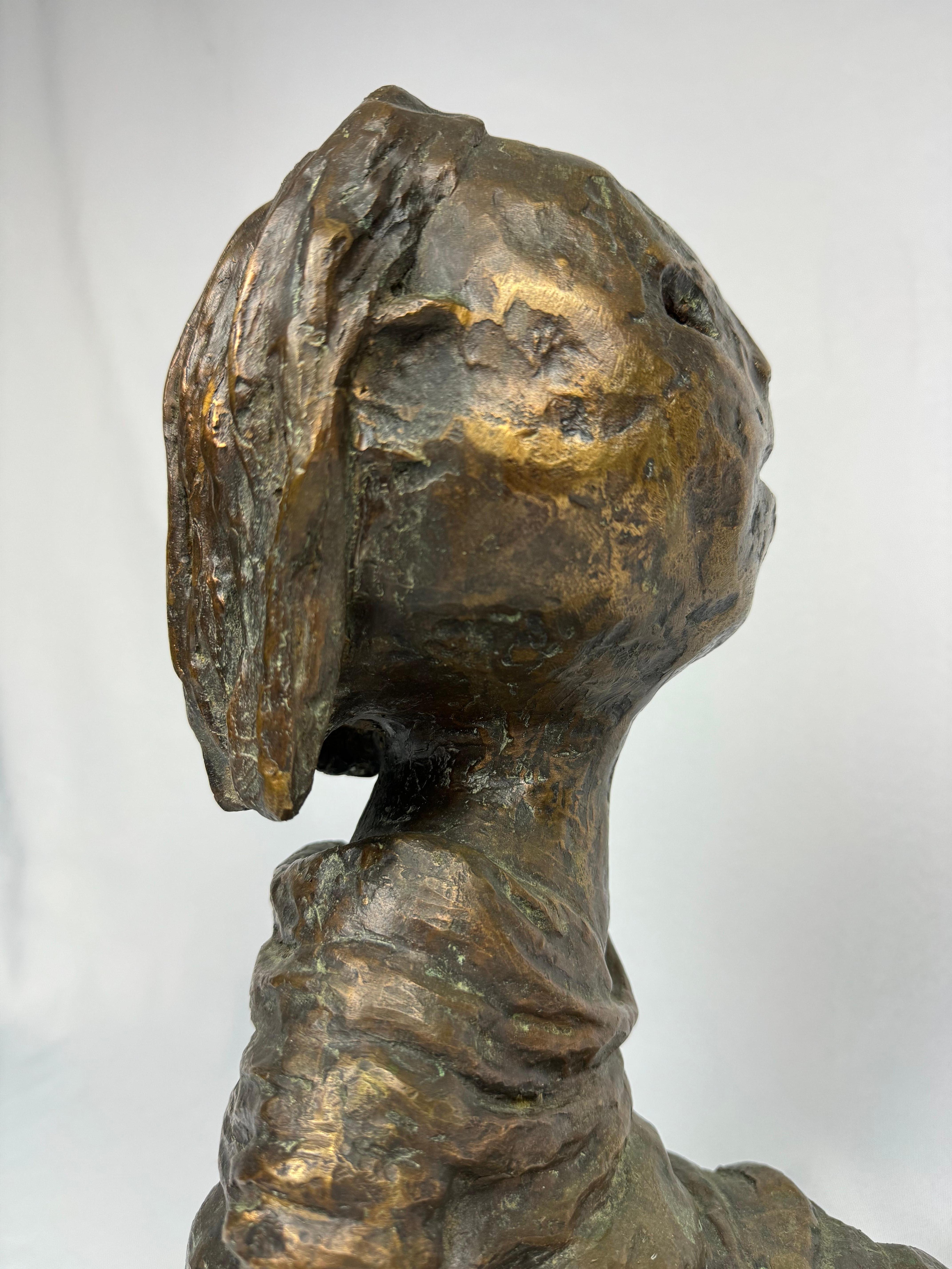 Grande scultura in bronzo firmata di Sergio Unia raffigurante una bambina in vendita 3