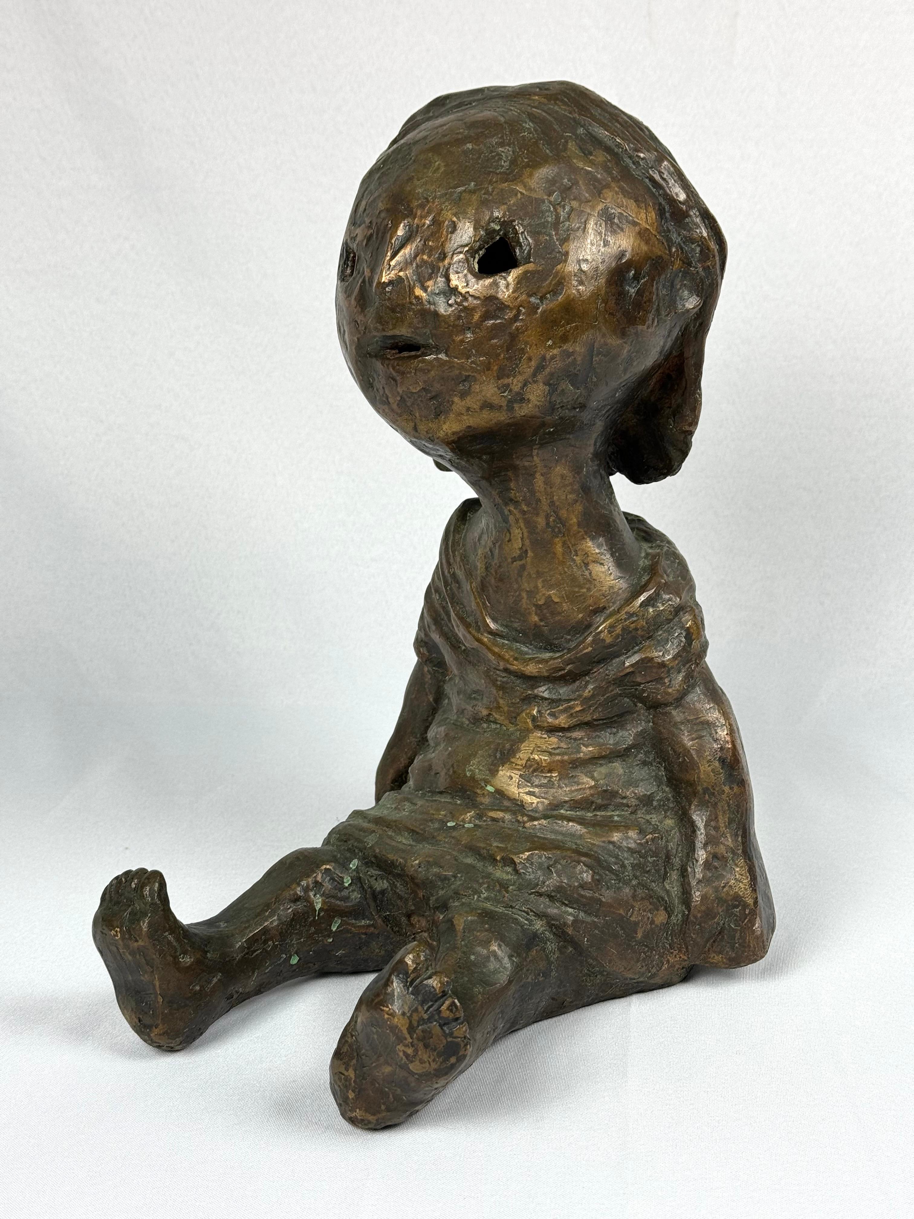 Fatto a mano Grande scultura in bronzo firmata di Sergio Unia raffigurante una bambina in vendita