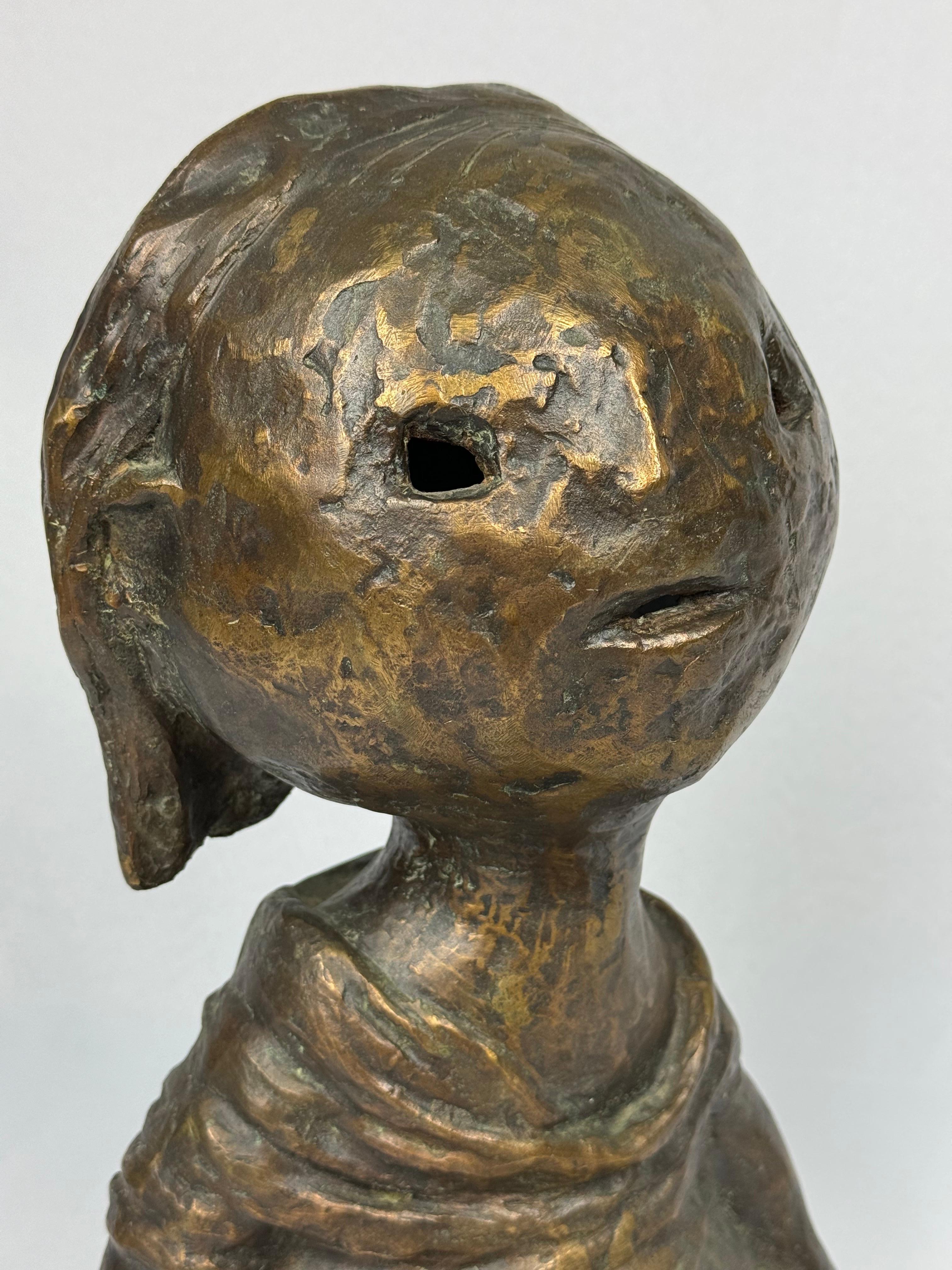 XX secolo Grande scultura in bronzo firmata di Sergio Unia raffigurante una bambina in vendita