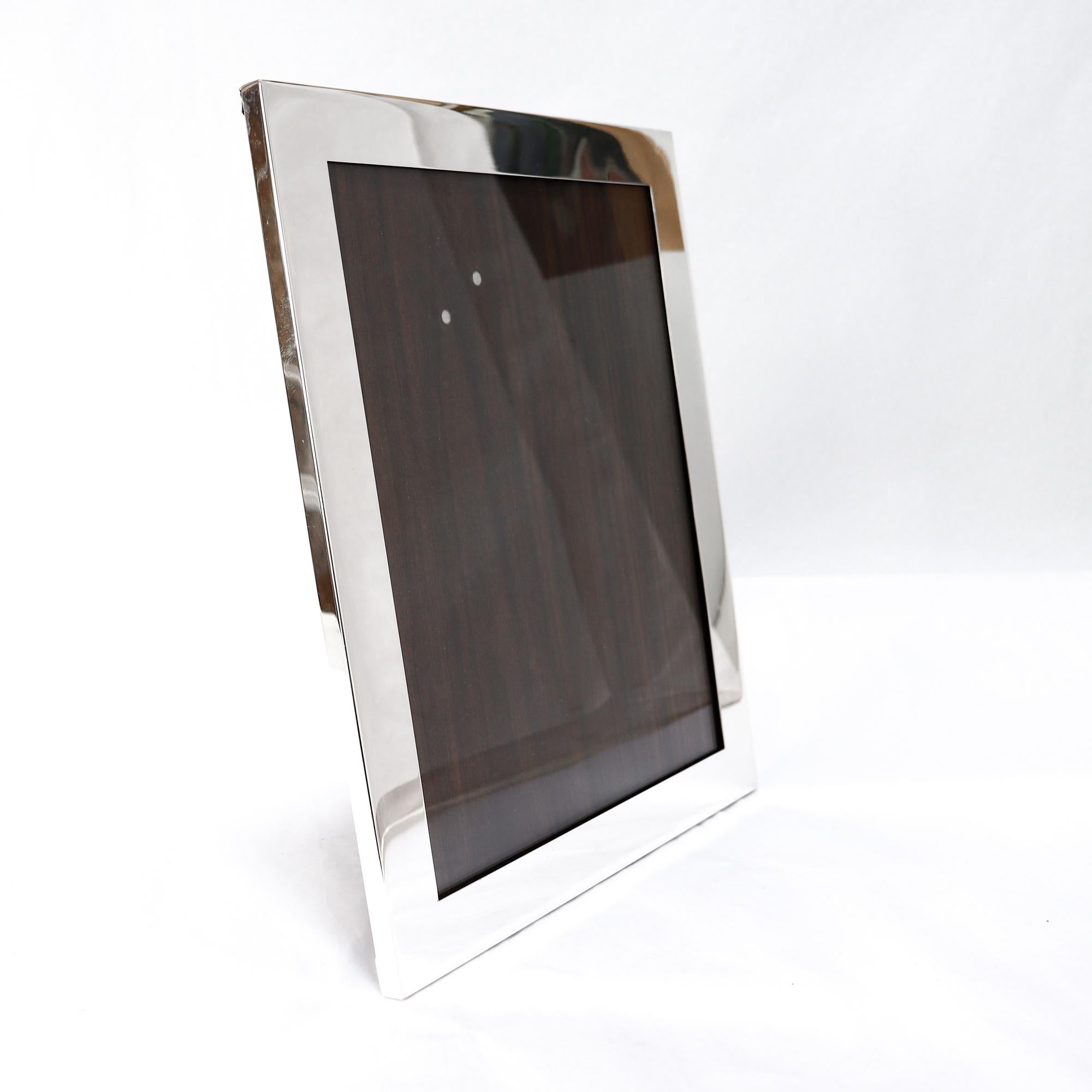 Large Signed Cartier Sterling Silver Mid-Century Photo / Picture Frame For Sale 3