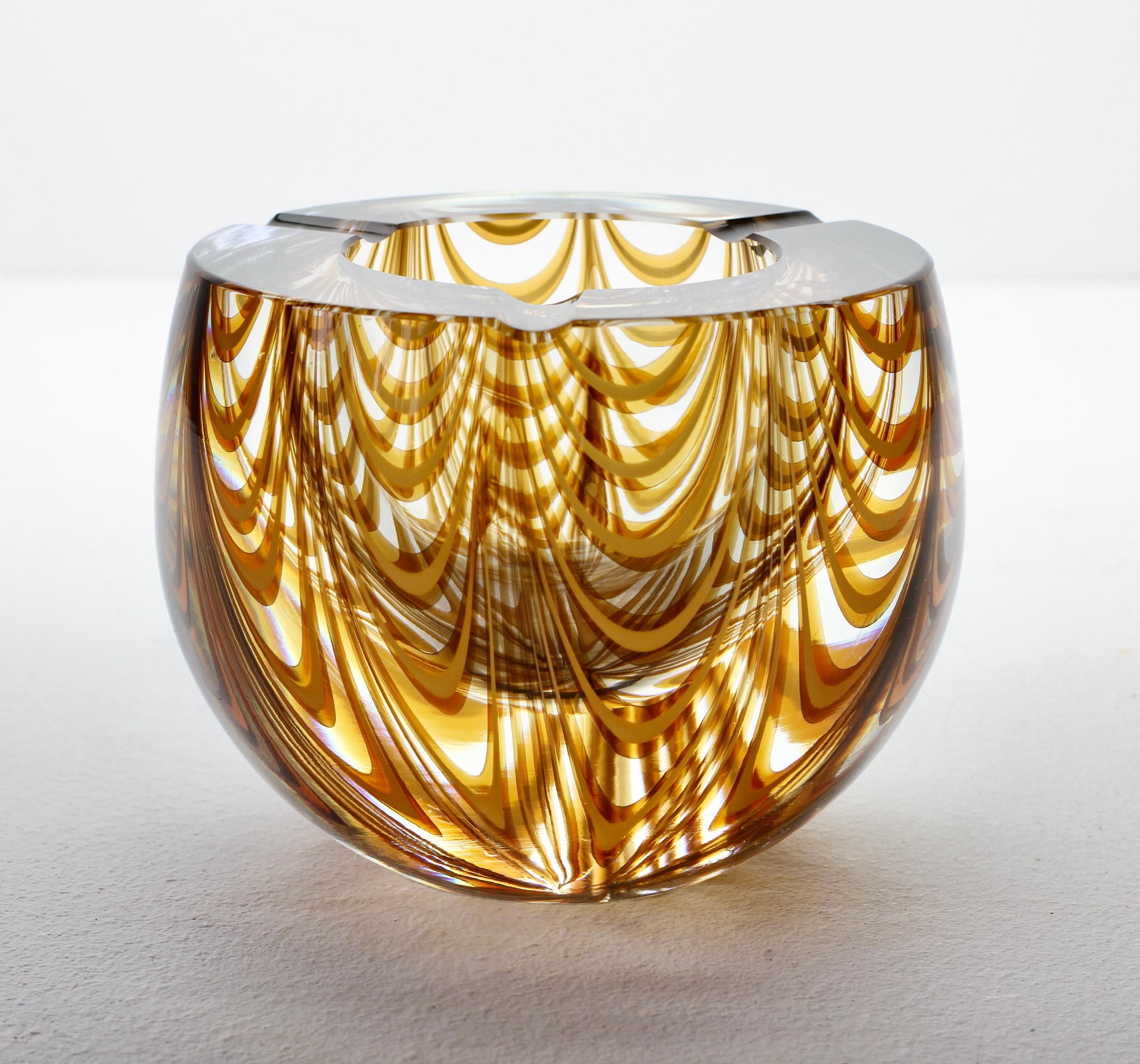 Large Signed Cenedese 1970s Italian Amber 'Zebrato' Clear Murano Glass Ashtray In Excellent Condition In Landau an der Isar, Bayern