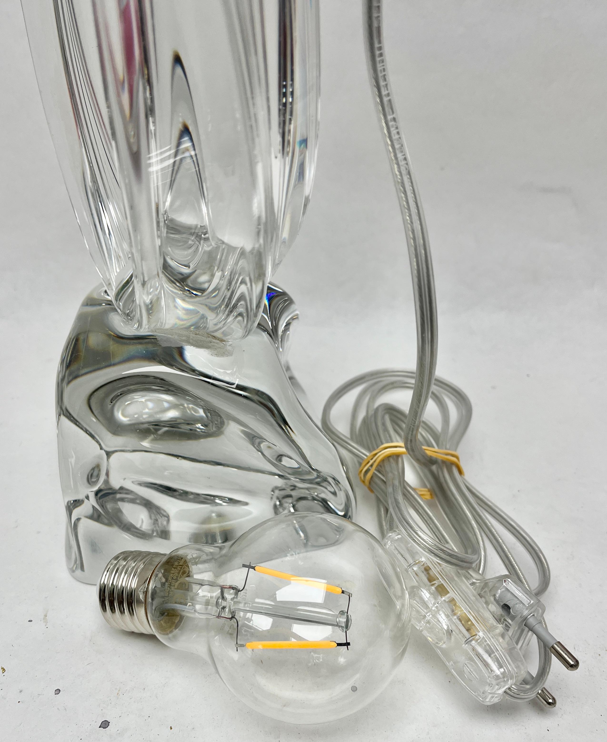 Cristal Grande lampe de bureau signée Daum France, avec un épais Sommerso en cristal fin en vente