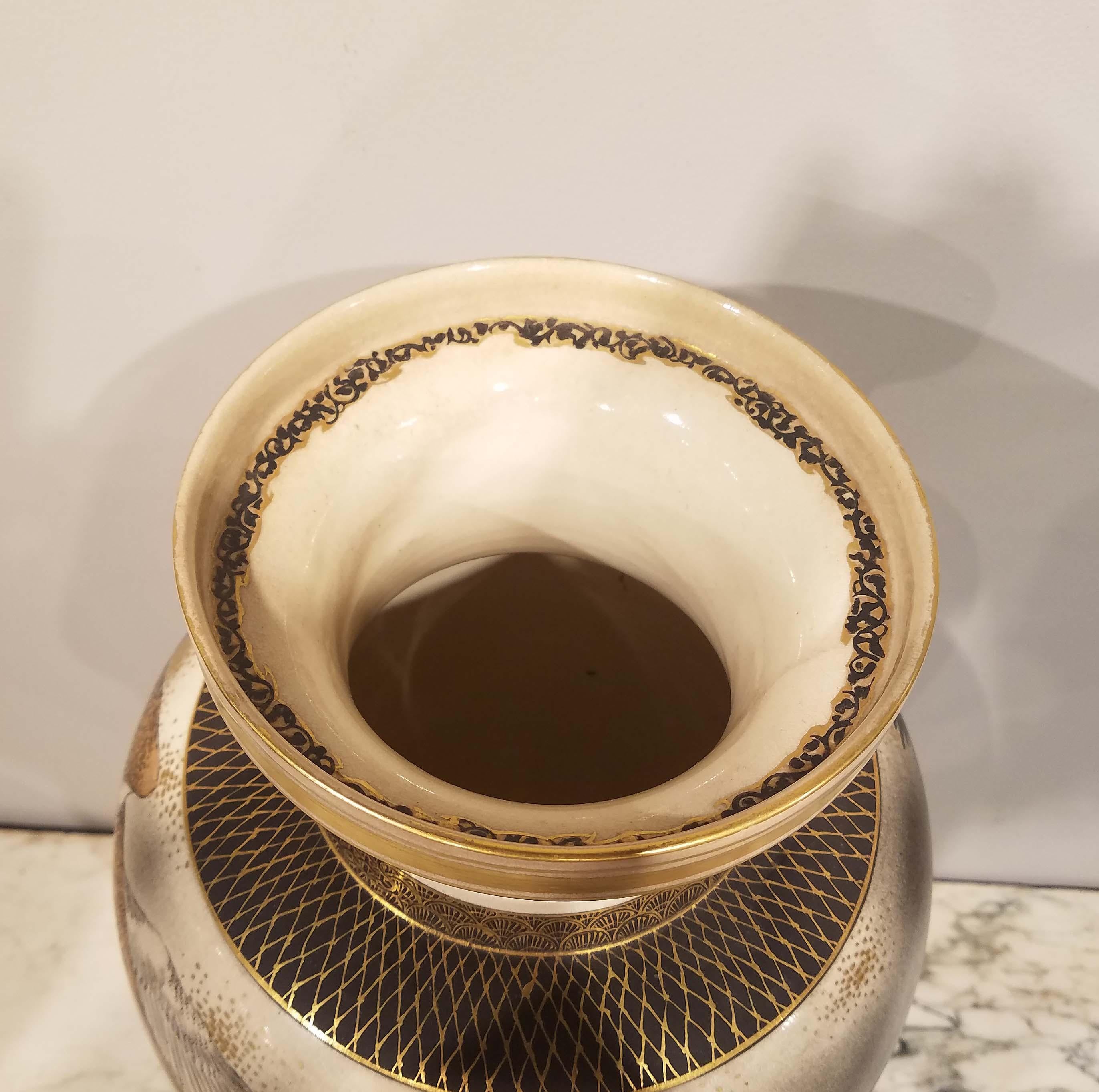 XIXe siècle Grand vase en porcelaine de Satsuma japonais signé:: période Meiji