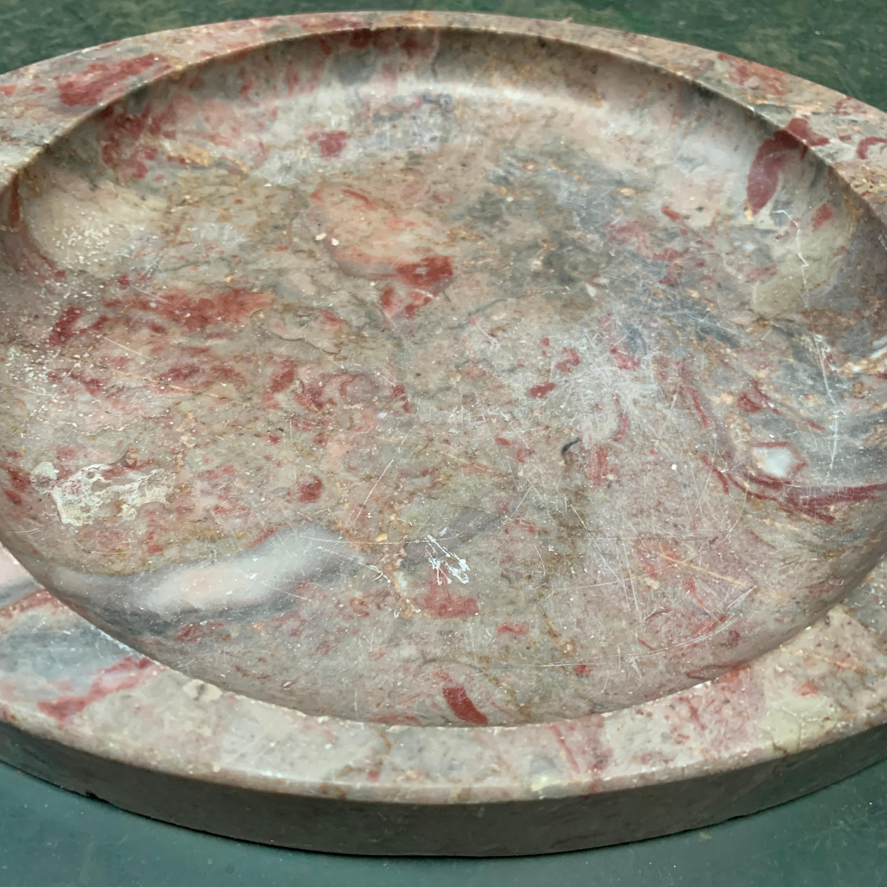 Grand cendrier ou centre de table en marbre ovale signé avec deux aigles en bronze en vente 4