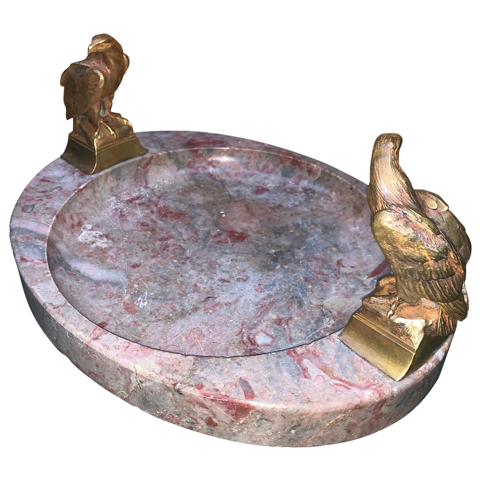 Grand cendrier ou centre de table en marbre ovale signé avec deux aigles en bronze Bon état - En vente à Haddonfield, NJ