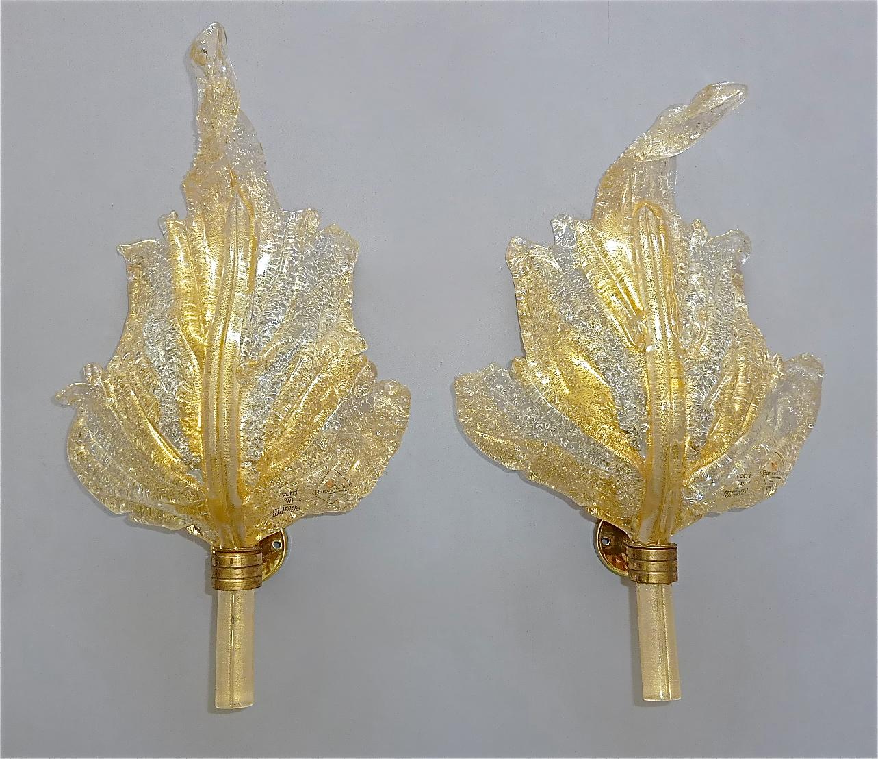 Fabulous pair of Barovier & Toso Murano art glass floral leaf sconces or wall lights, Italy circa 1970s. They have a beautifully hand-crafted floral leaf shape and they are made in 