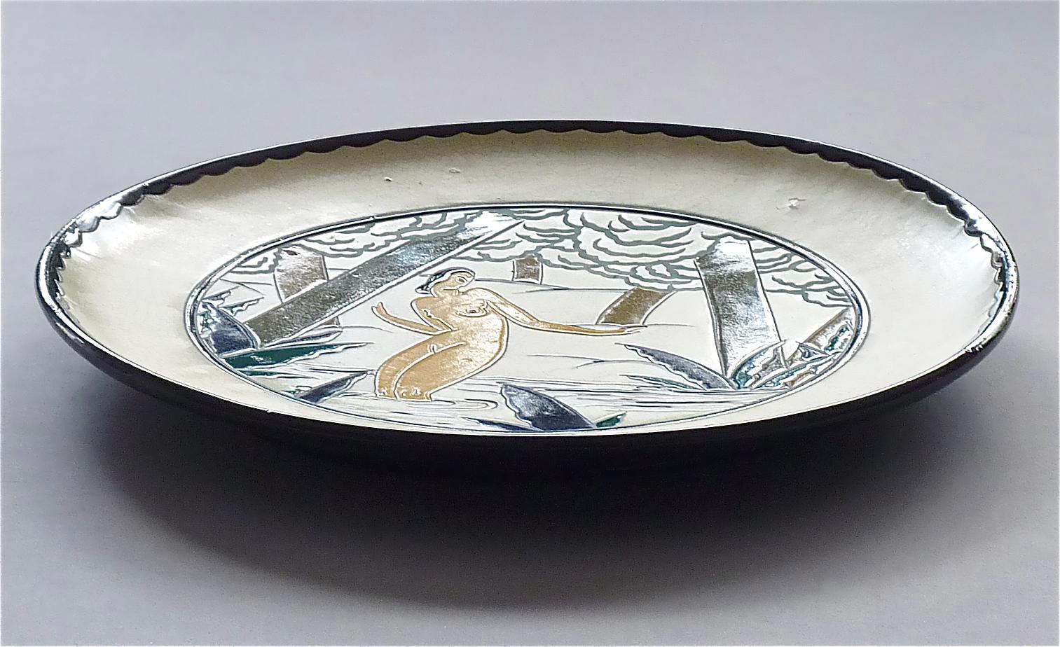 Grande assiette en céramique Art Déco signée Samara Galeries Lafayette - Nu de bain des années 1920 en vente 1