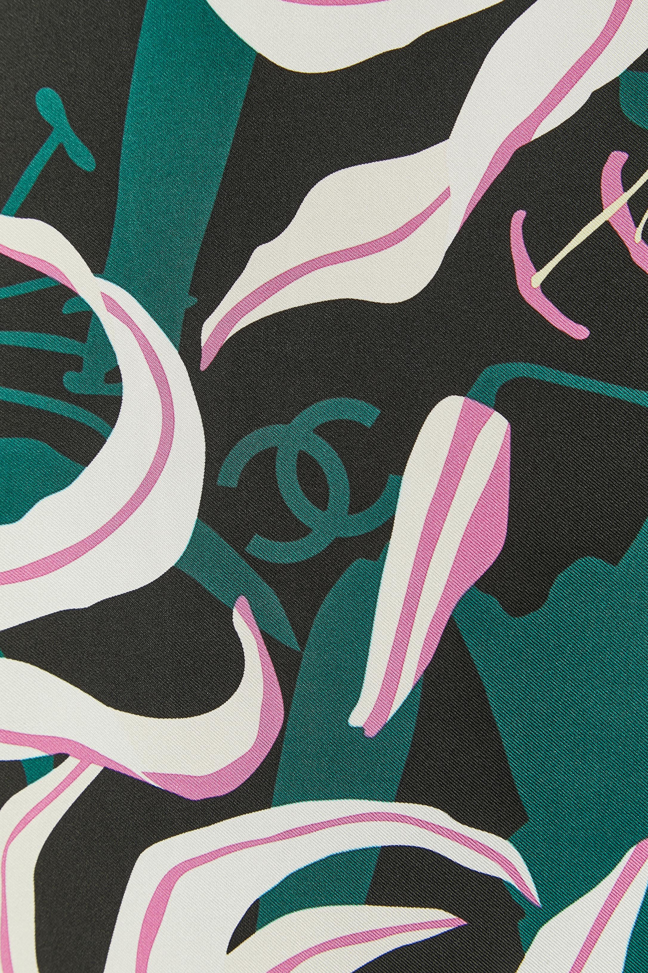 Women's or Men's Large silk Carré scarf with Lili print on Chanel