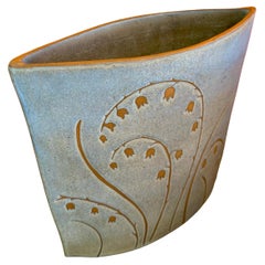 Vaso grande in ceramica artigianale Silsal Jordan Artisan con rilievo di mughetto